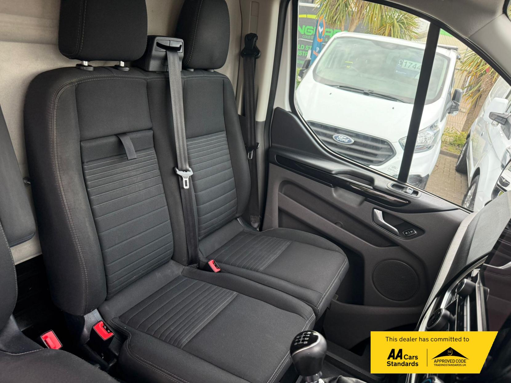 Ford Transit Custom 2.0 300 EcoBlue Limited Panel Van 5dr Diesel Manual L2 H1 Euro 6 (130 ps)