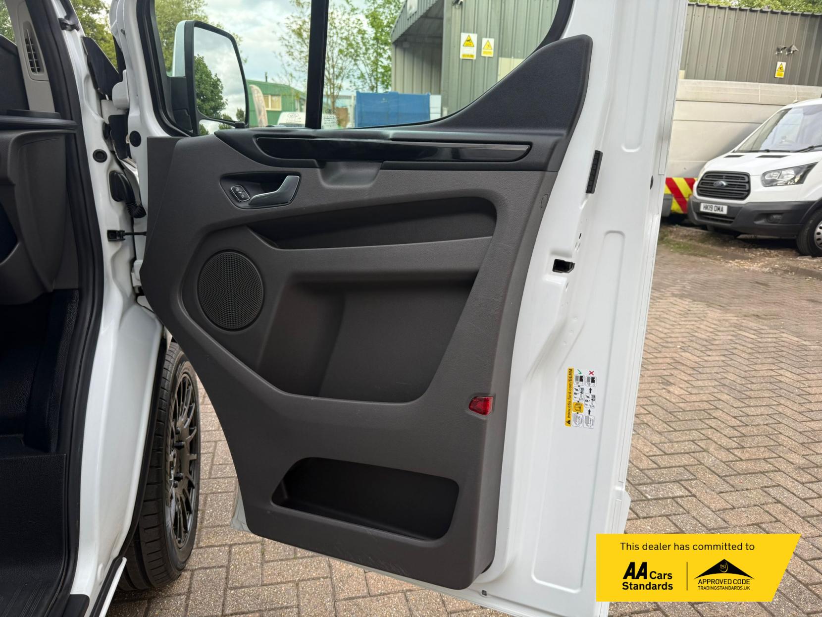 Ford Transit Custom 2.0 300 EcoBlue Limited Panel Van 5dr Diesel Manual L2 H1 Euro 6 (130 ps)