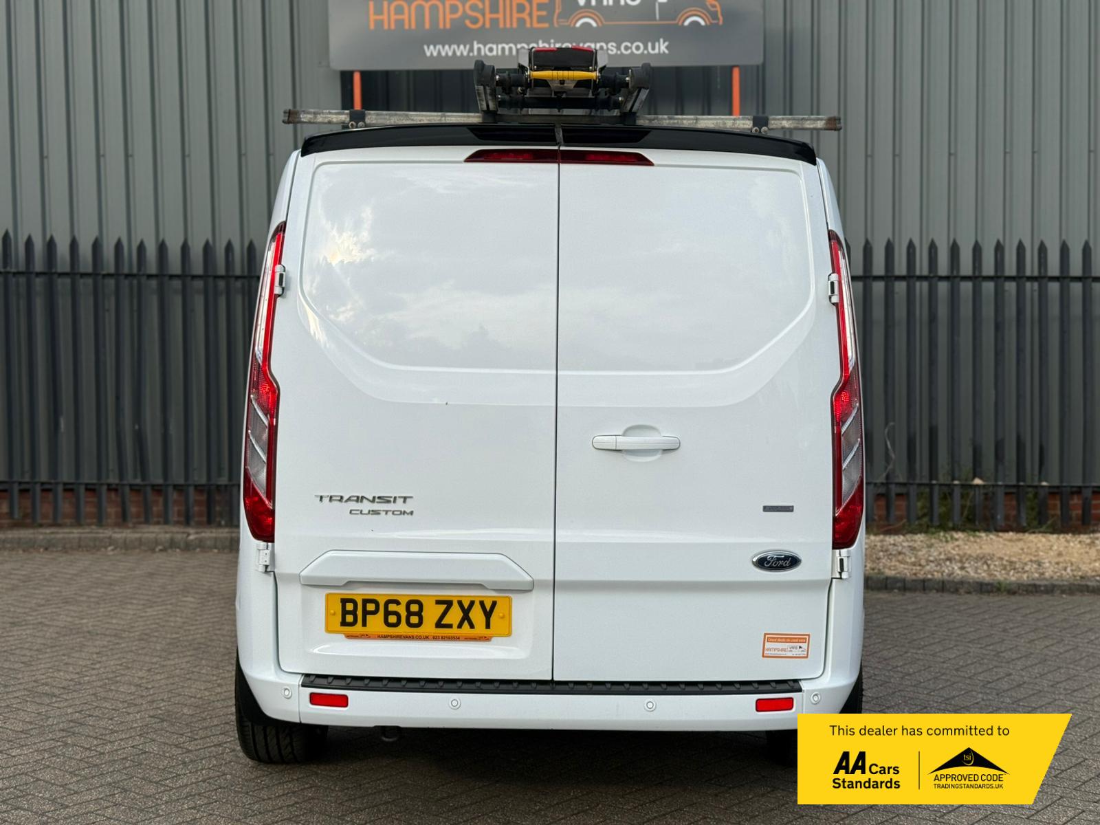 Ford Transit Custom 2.0 300 EcoBlue Limited Panel Van 5dr Diesel Manual L2 H1 Euro 6 (130 ps)