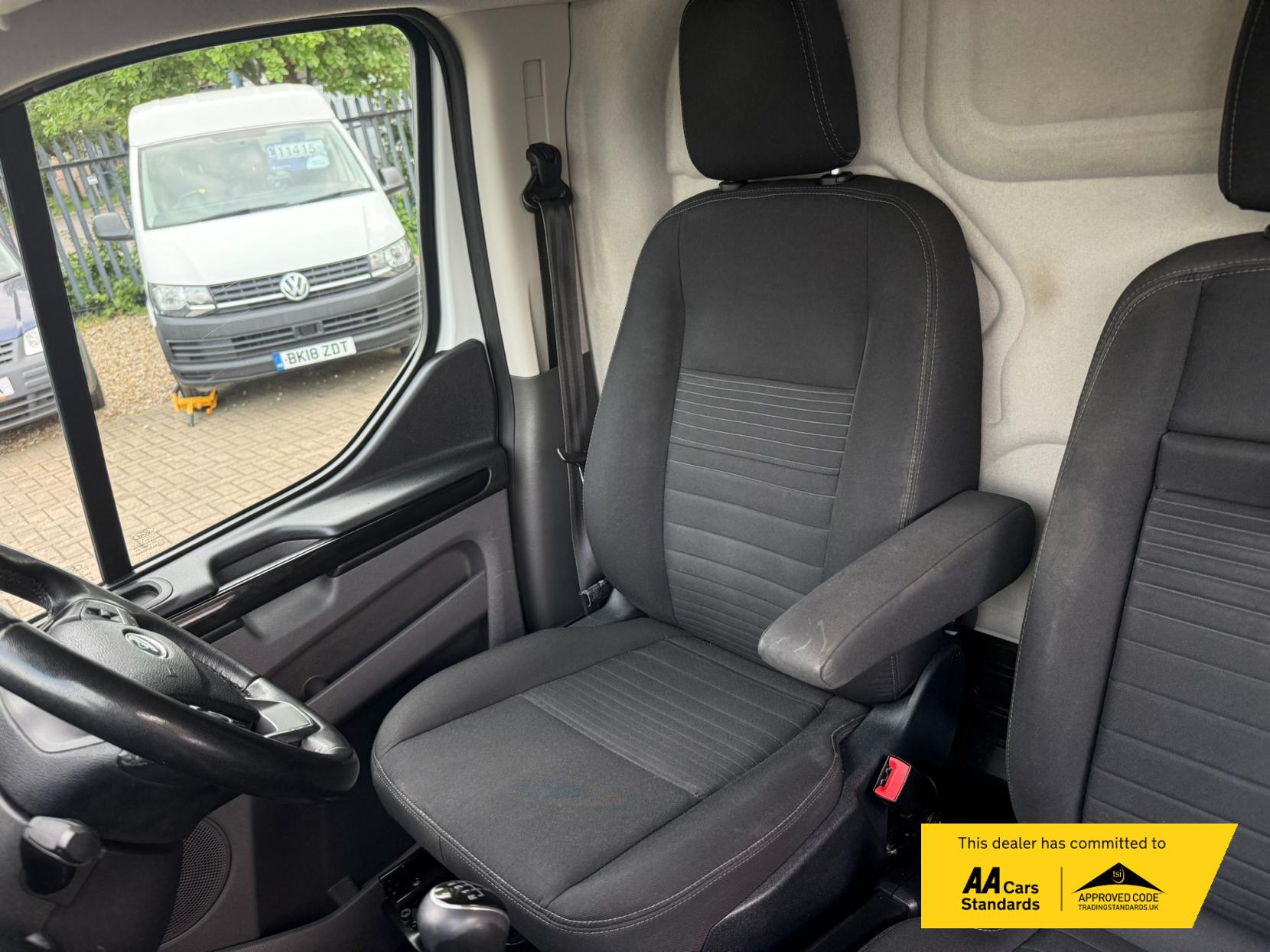 Ford Transit Custom 2.0 300 EcoBlue Limited Panel Van 5dr Diesel Manual L2 H1 Euro 6 (130 ps)