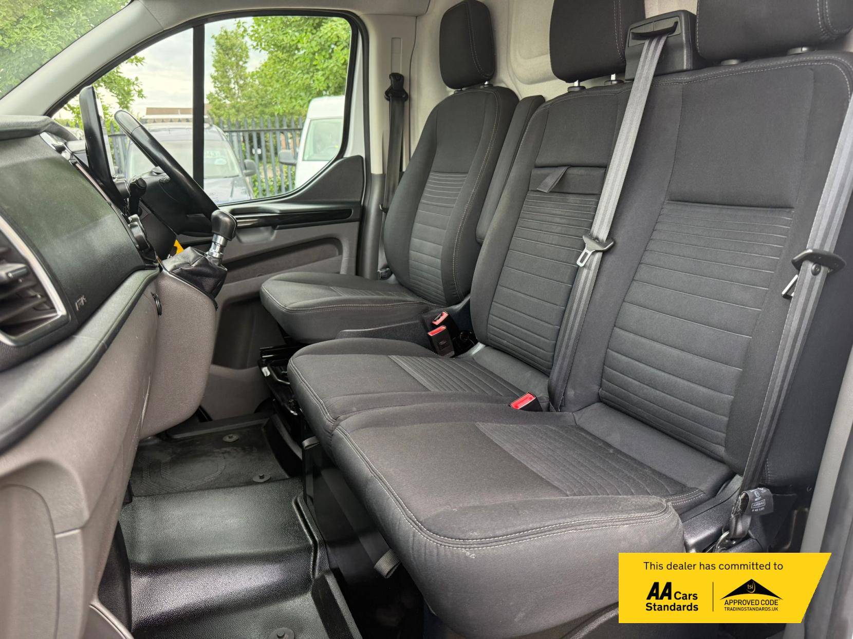Ford Transit Custom 2.0 300 EcoBlue Limited Panel Van 5dr Diesel Manual L2 H1 Euro 6 (130 ps)