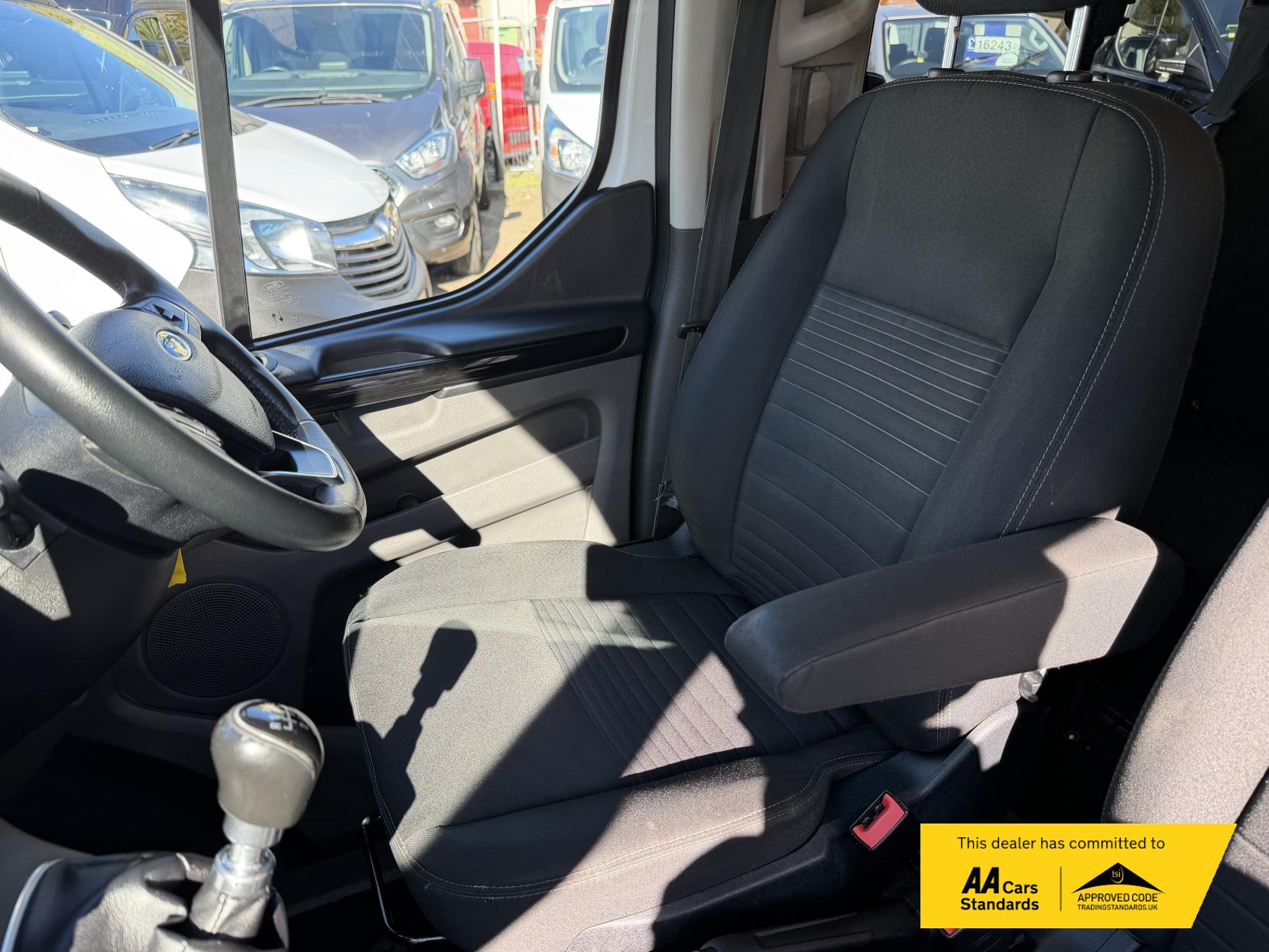 Ford Transit Custom 2.0 300 EcoBlue Limited Crew Van Double Cab 5dr Diesel Manual L1 H1 Euro 6 (s/s) (6 Seat) (130 ps)