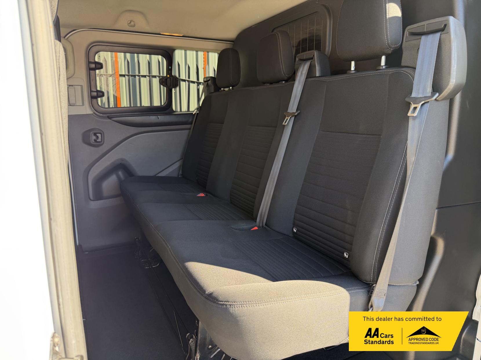 Ford Transit Custom 2.0 300 EcoBlue Limited Crew Van Double Cab 5dr Diesel Manual L1 H1 Euro 6 (s/s) (6 Seat) (130 ps)