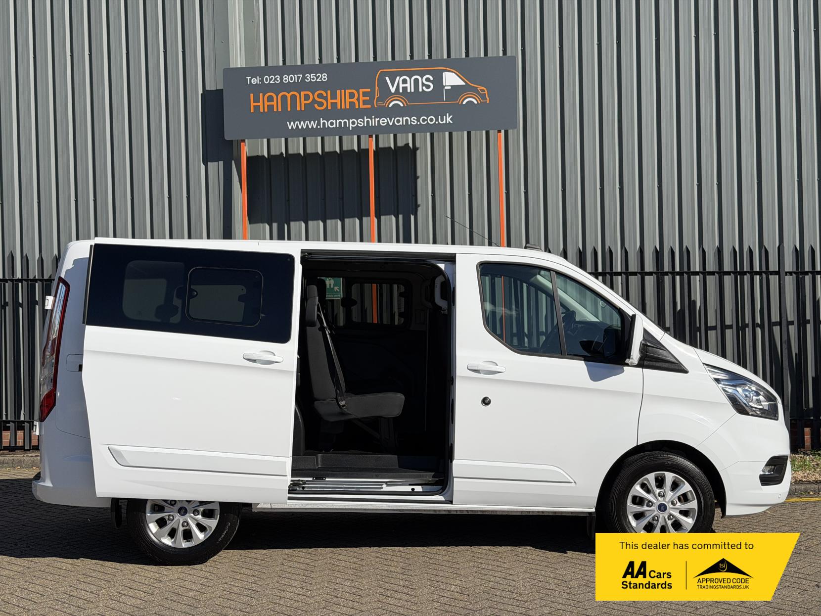 Ford Transit Custom 2.0 300 EcoBlue Limited Crew Van Double Cab 5dr Diesel Manual L1 H1 Euro 6 (s/s) (6 Seat) (130 ps)