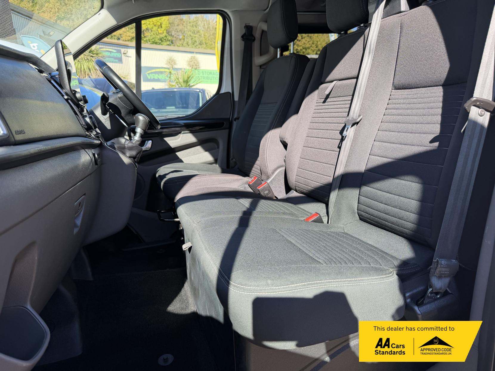 Ford Transit Custom 2.0 300 EcoBlue Limited Crew Van Double Cab 5dr Diesel Manual L1 H1 Euro 6 (s/s) (6 Seat) (130 ps)