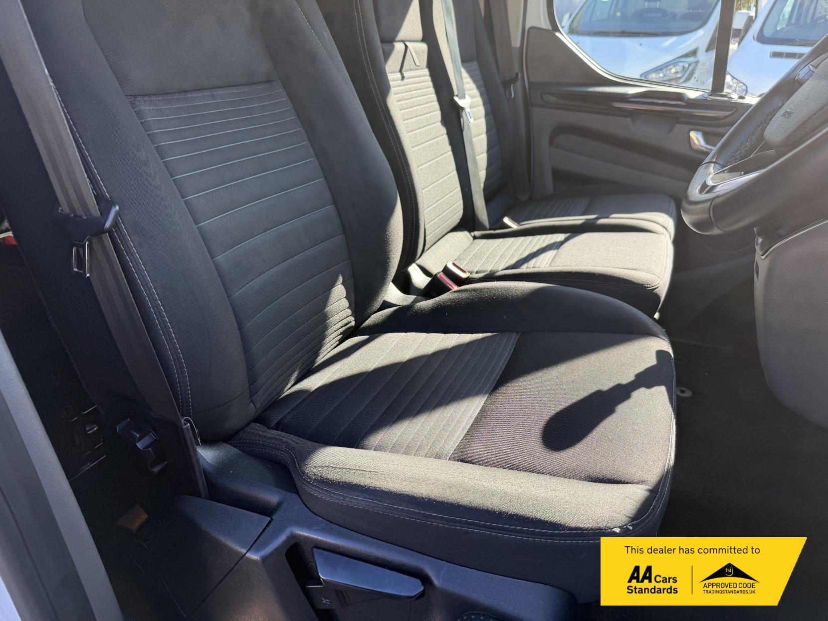 Ford Transit Custom 2.0 300 EcoBlue Limited Crew Van Double Cab 5dr Diesel Manual L1 H1 Euro 6 (s/s) (6 Seat) (130 ps)