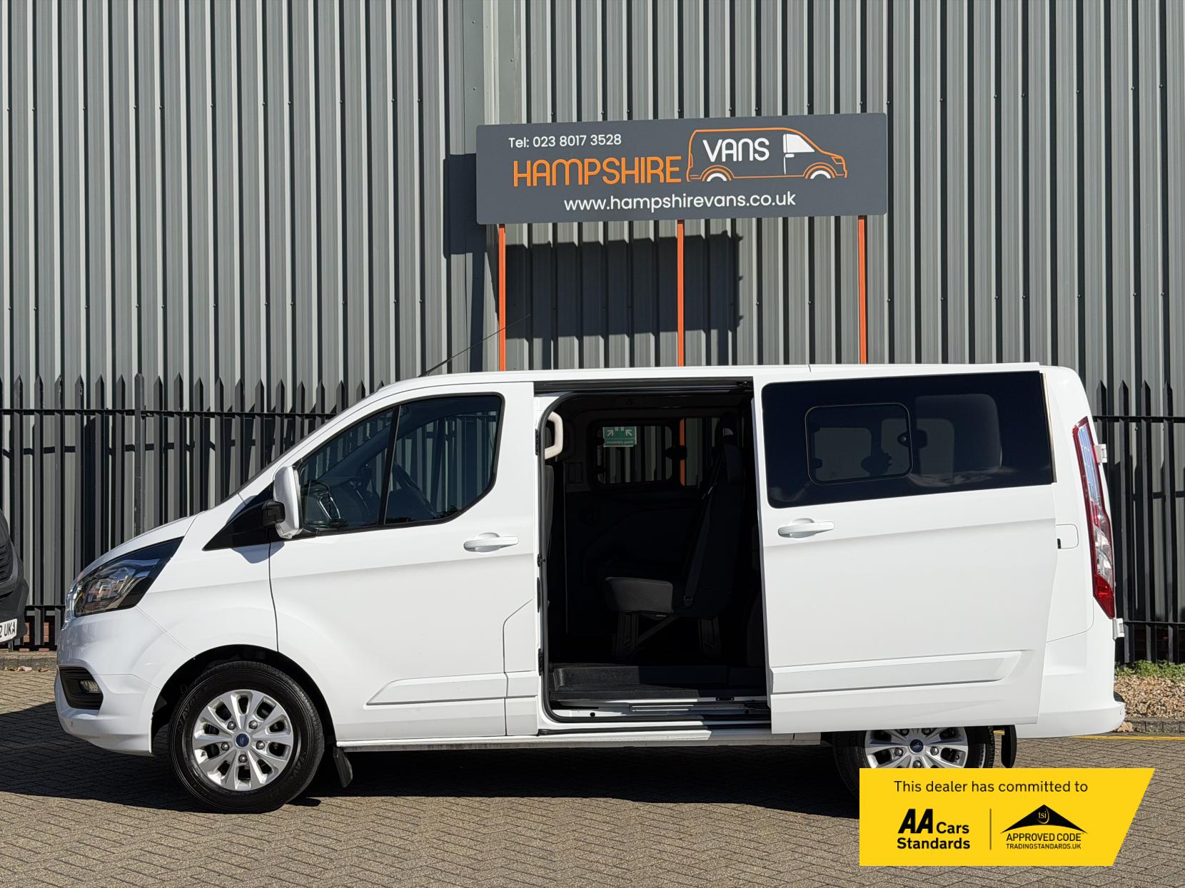 Ford Transit Custom 2.0 300 EcoBlue Limited Crew Van Double Cab 5dr Diesel Manual L1 H1 Euro 6 (s/s) (6 Seat) (130 ps)