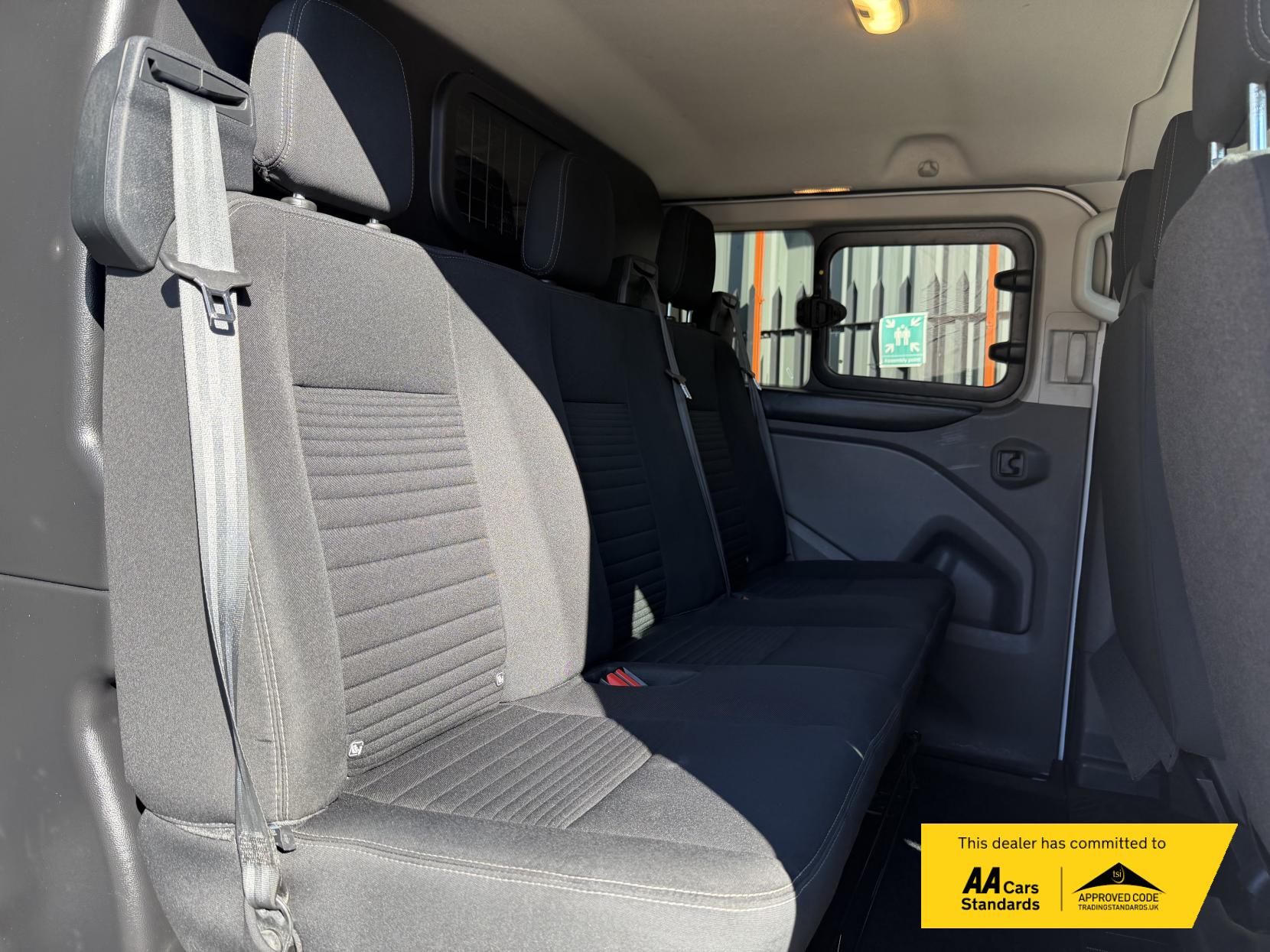 Ford Transit Custom 2.0 300 EcoBlue Limited Crew Van Double Cab 5dr Diesel Manual L1 H1 Euro 6 (s/s) (6 Seat) (130 ps)