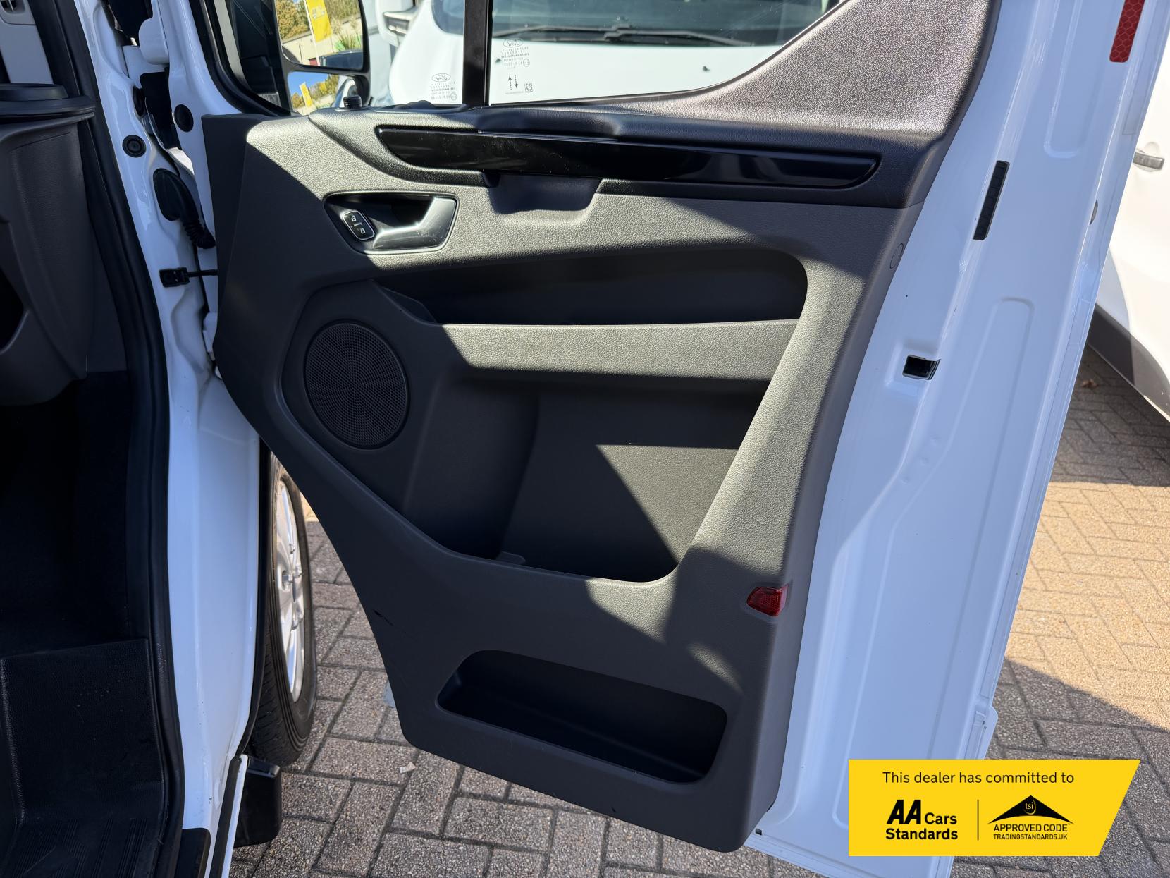 Ford Transit Custom 2.0 300 EcoBlue Limited Crew Van Double Cab 5dr Diesel Manual L1 H1 Euro 6 (s/s) (6 Seat) (130 ps)