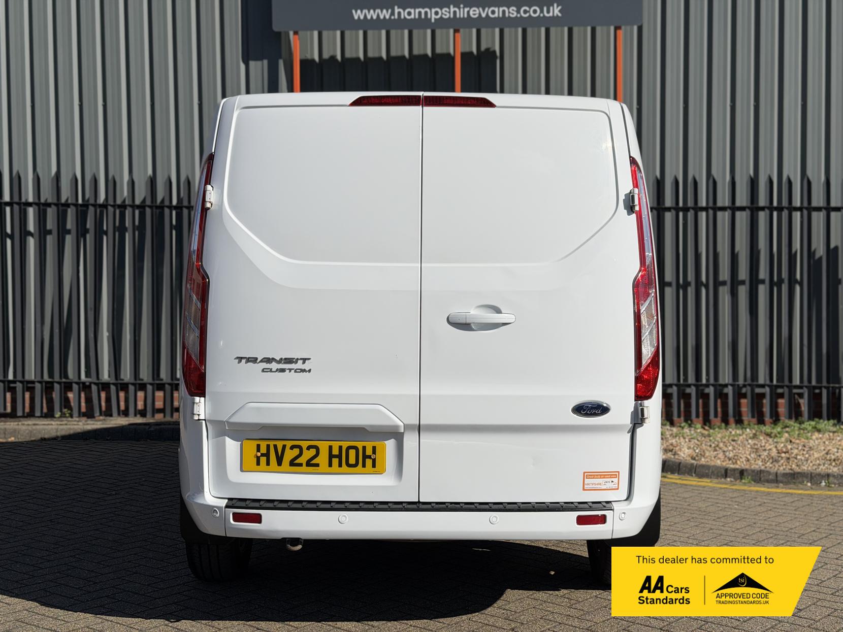 Ford Transit Custom 2.0 300 EcoBlue Limited Crew Van Double Cab 5dr Diesel Manual L1 H1 Euro 6 (s/s) (6 Seat) (130 ps)