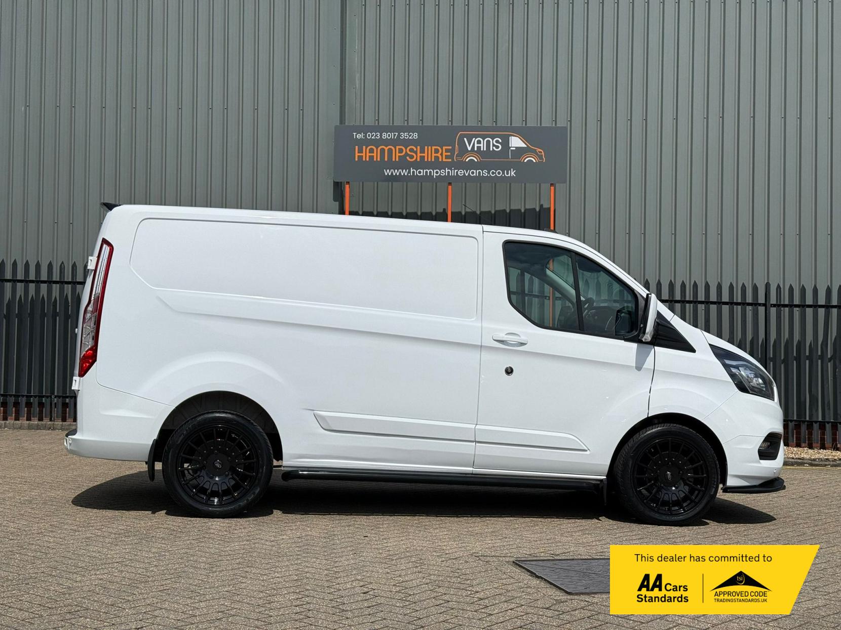 2022 Ford Transit Custom 2.0 300 EcoBlue Limited Panel Van 5dr Diesel Manual L1 H1 Euro 6 (s/s) (130 ps) - Thumbnail 7