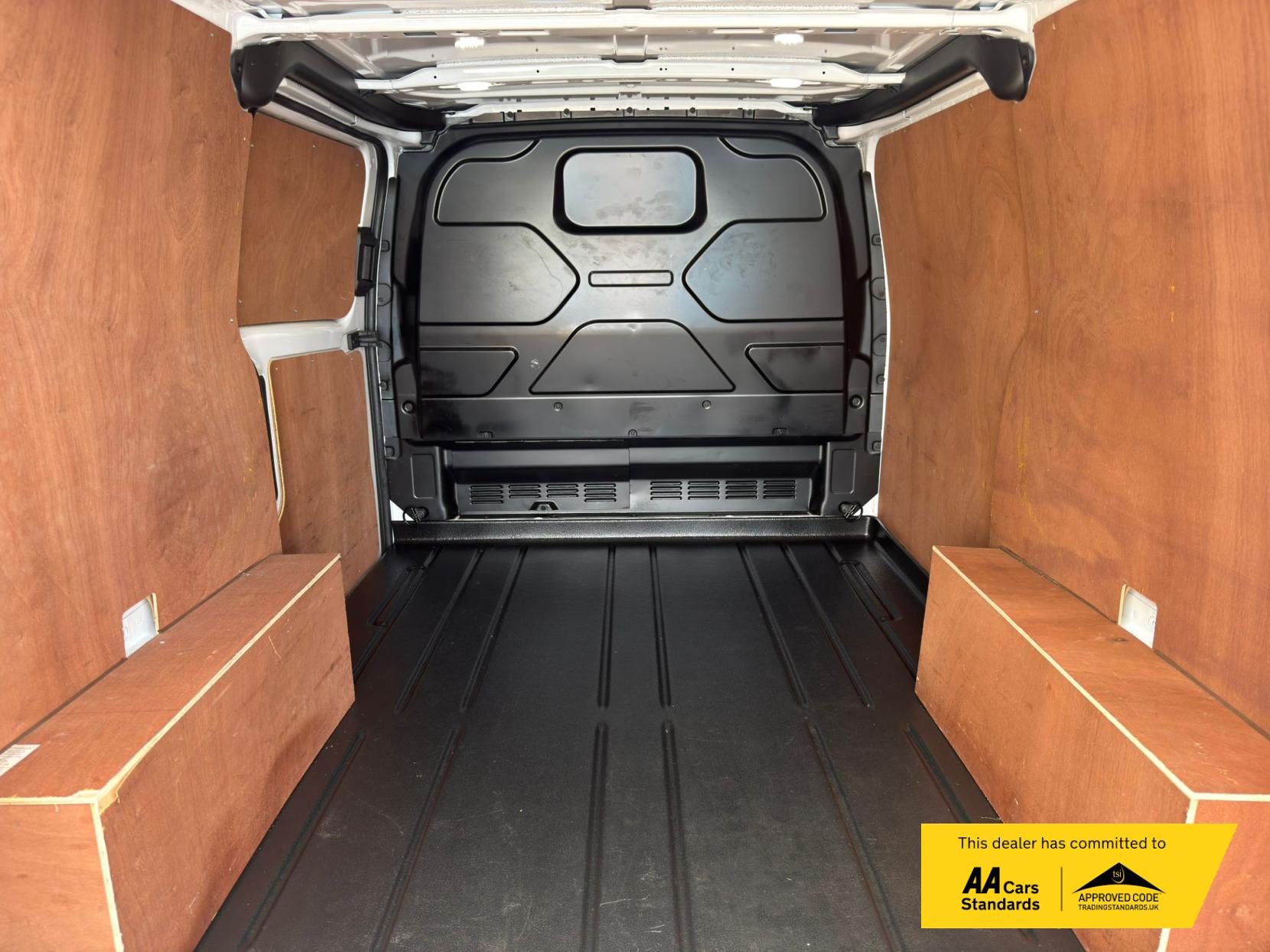 2022 Ford Transit Custom 2.0 300 EcoBlue Limited Panel Van 5dr Diesel Manual L1 H1 Euro 6 (s/s) (130 ps) - Thumbnail 25