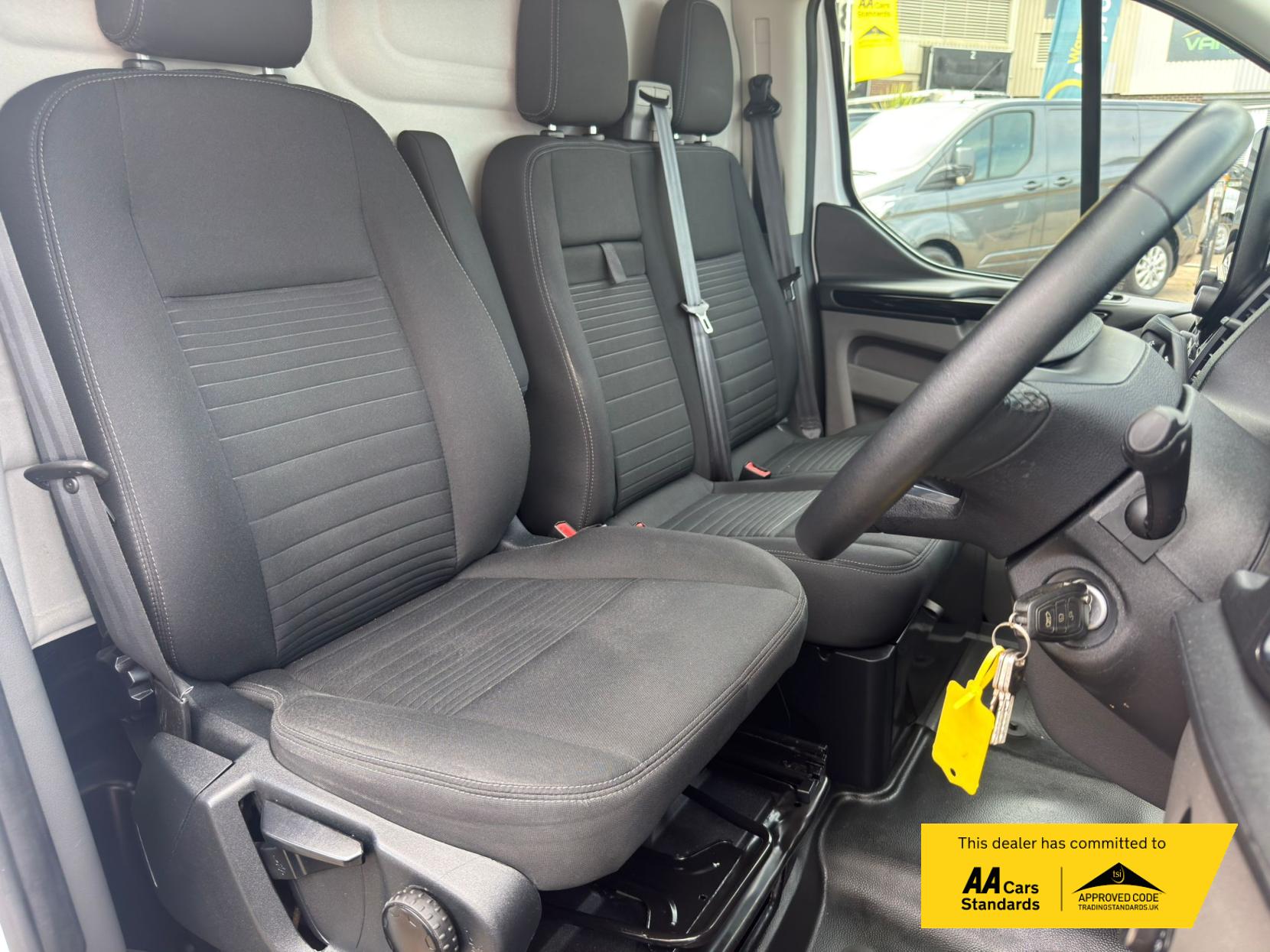 2022 Ford Transit Custom 2.0 300 EcoBlue Limited Panel Van 5dr Diesel Manual L1 H1 Euro 6 (s/s) (130 ps) - Thumbnail 18