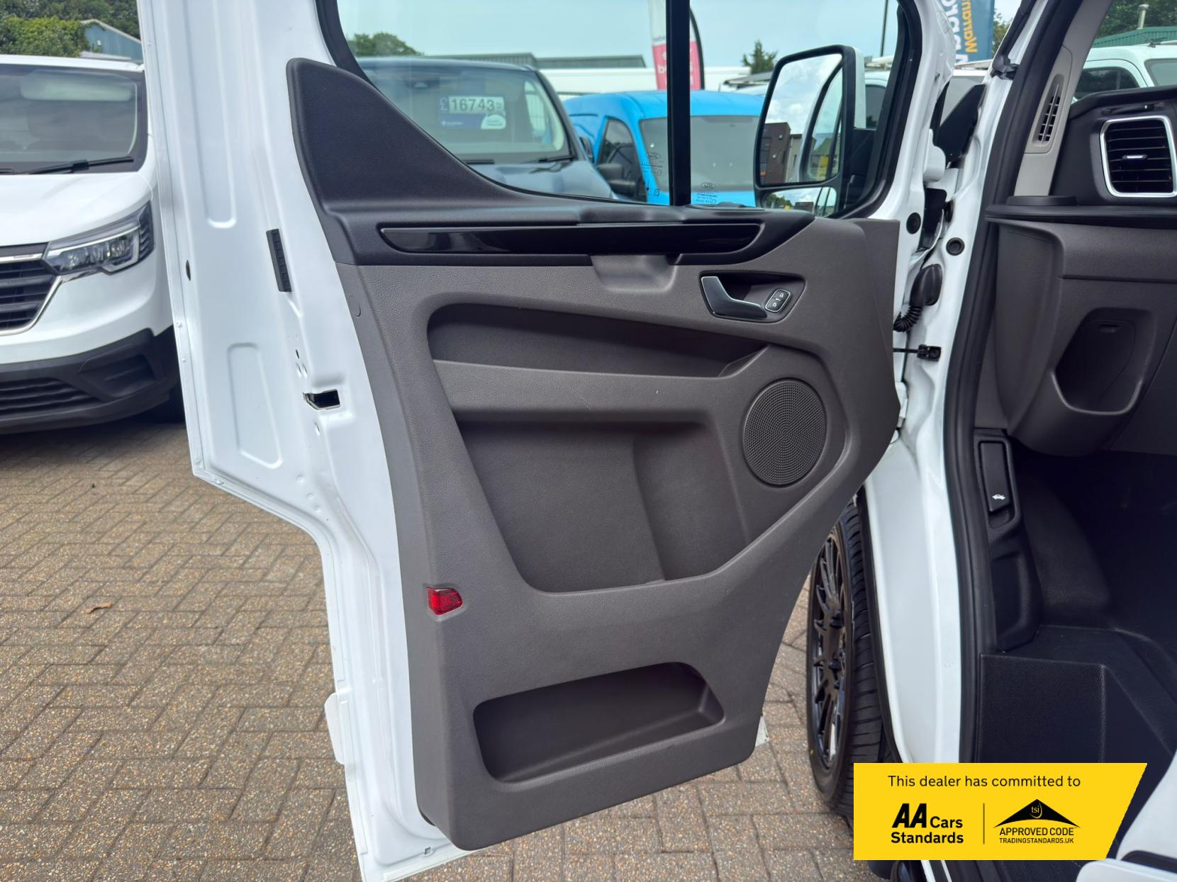 2022 Ford Transit Custom 2.0 300 EcoBlue Limited Panel Van 5dr Diesel Manual L1 H1 Euro 6 (s/s) (130 ps) - Thumbnail 47
