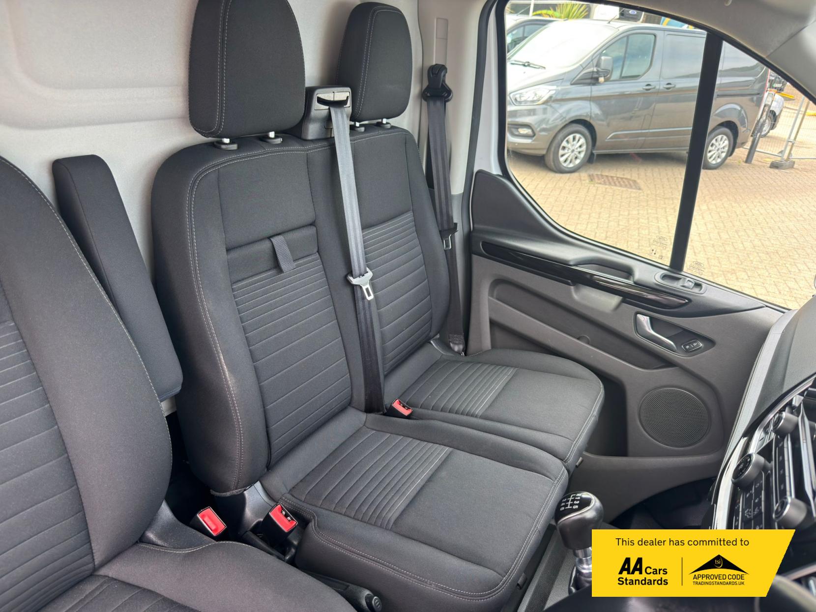 2022 Ford Transit Custom 2.0 300 EcoBlue Limited Panel Van 5dr Diesel Manual L1 H1 Euro 6 (s/s) (130 ps) - Thumbnail 45