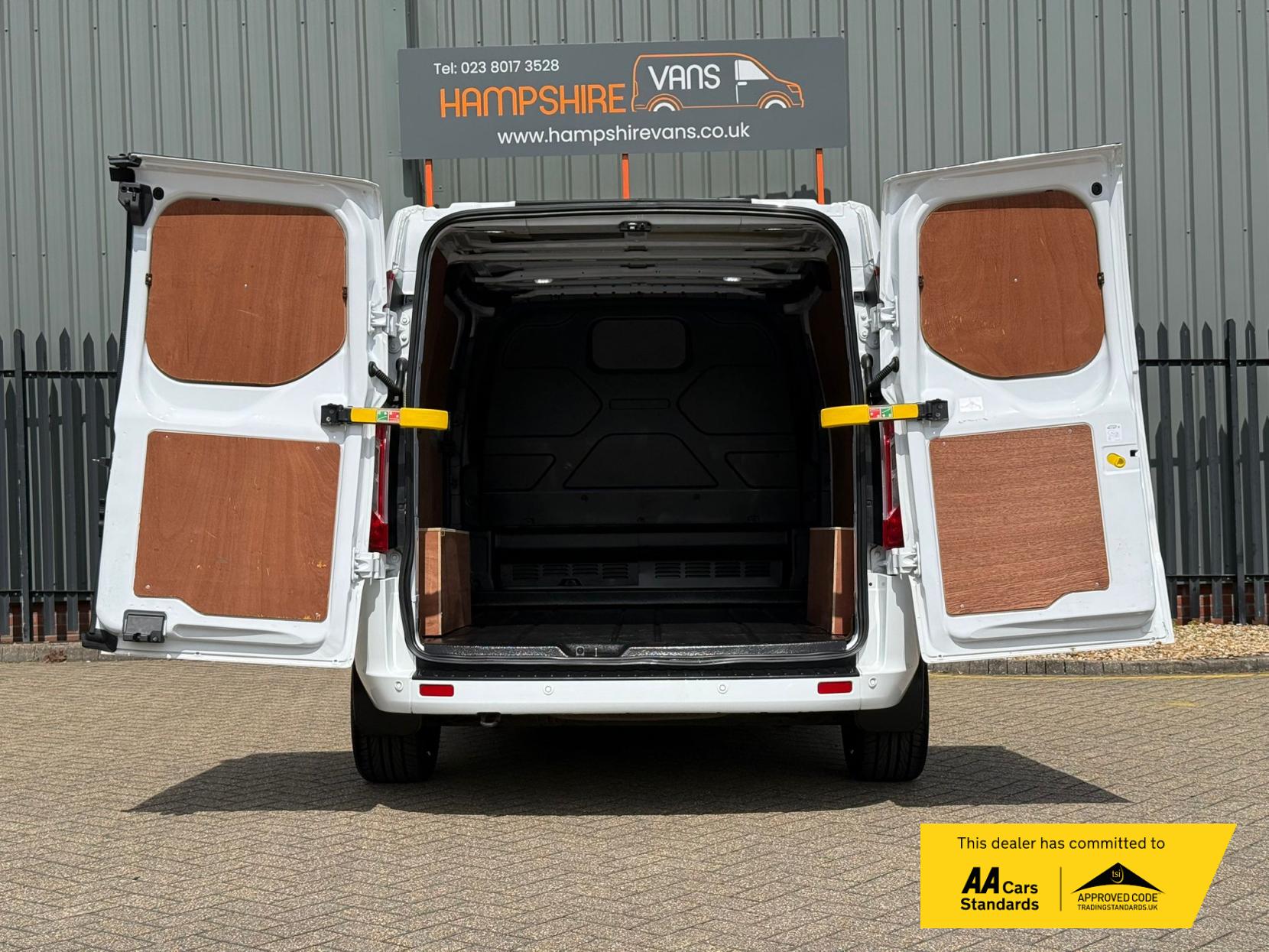 2022 Ford Transit Custom 2.0 300 EcoBlue Limited Panel Van 5dr Diesel Manual L1 H1 Euro 6 (s/s) (130 ps) - Thumbnail 38