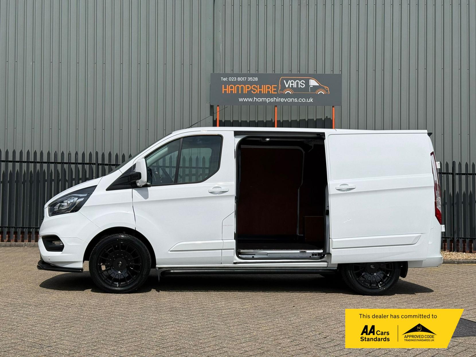 2022 Ford Transit Custom 2.0 300 EcoBlue Limited Panel Van 5dr Diesel Manual L1 H1 Euro 6 (s/s) (130 ps) - Thumbnail 6