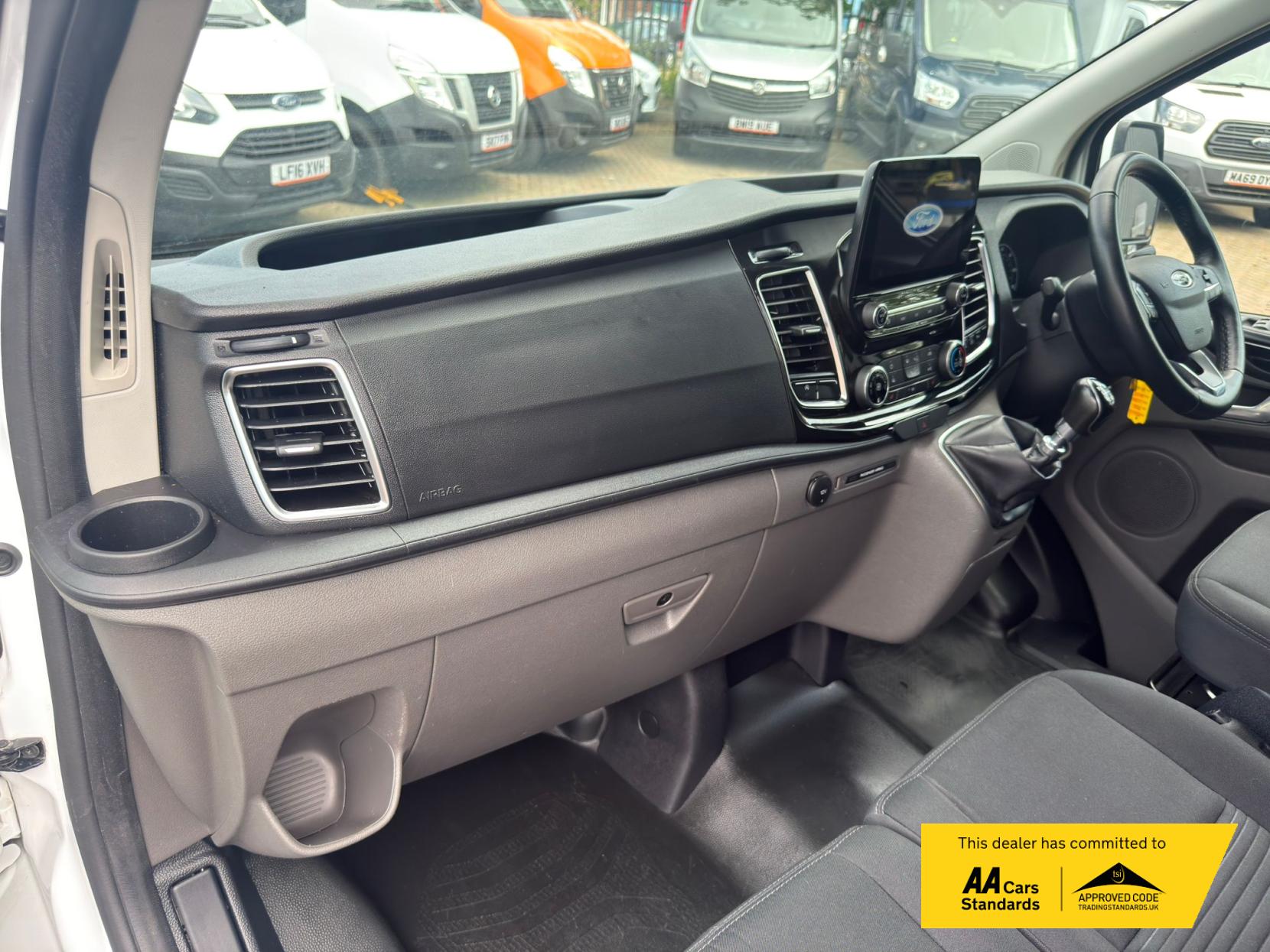 2022 Ford Transit Custom 2.0 300 EcoBlue Limited Panel Van 5dr Diesel Manual L1 H1 Euro 6 (s/s) (130 ps) - Thumbnail 44