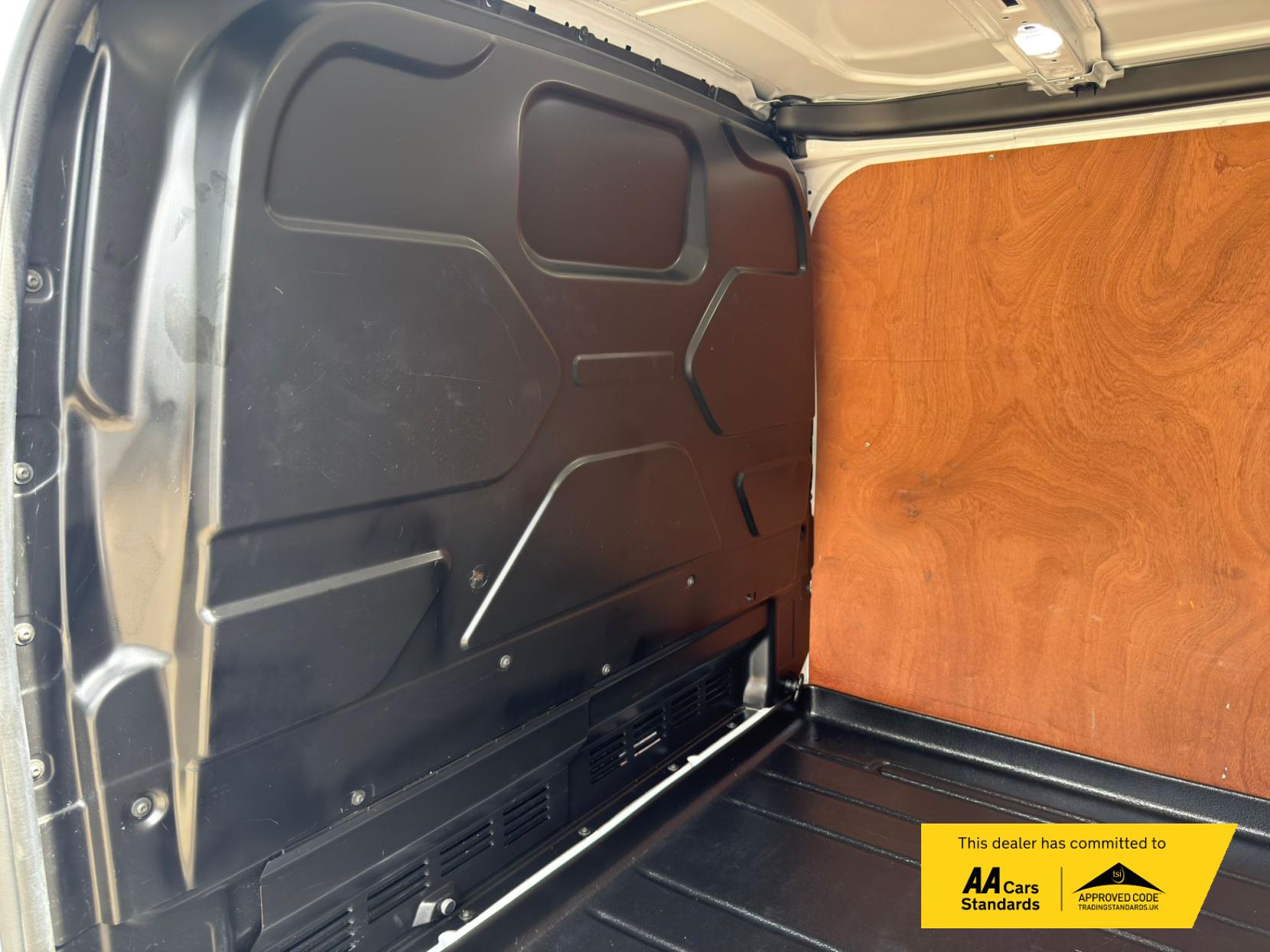 2022 Ford Transit Custom 2.0 300 EcoBlue Limited Panel Van 5dr Diesel Manual L1 H1 Euro 6 (s/s) (130 ps) - Thumbnail 27