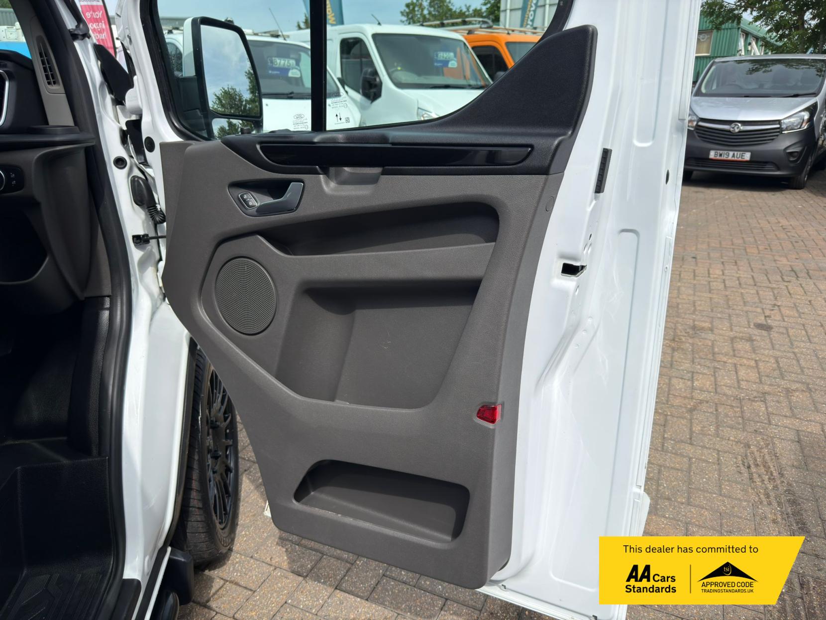 2022 Ford Transit Custom 2.0 300 EcoBlue Limited Panel Van 5dr Diesel Manual L1 H1 Euro 6 (s/s) (130 ps) - Thumbnail 28