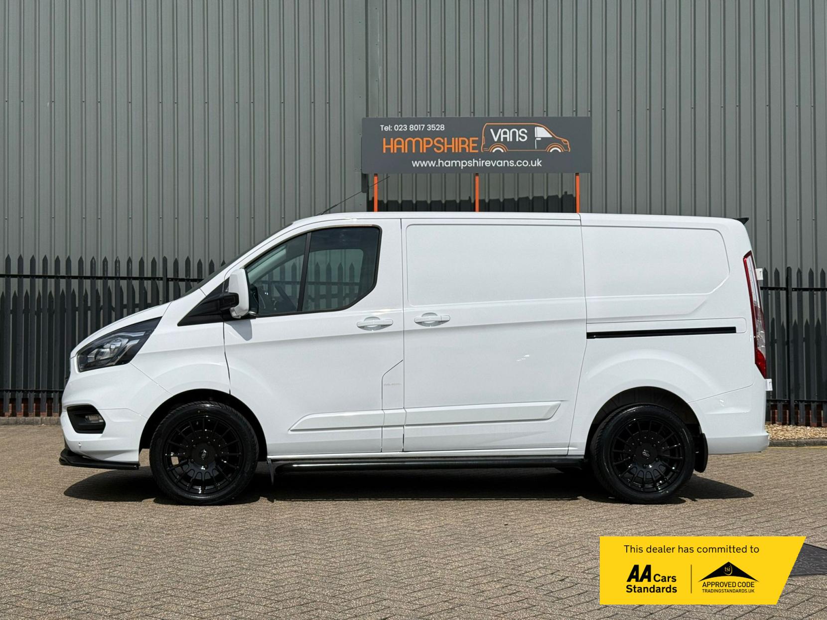 2022 Ford Transit Custom 2.0 300 EcoBlue Limited Panel Van 5dr Diesel Manual L1 H1 Euro 6 (s/s) (130 ps) - Thumbnail 5