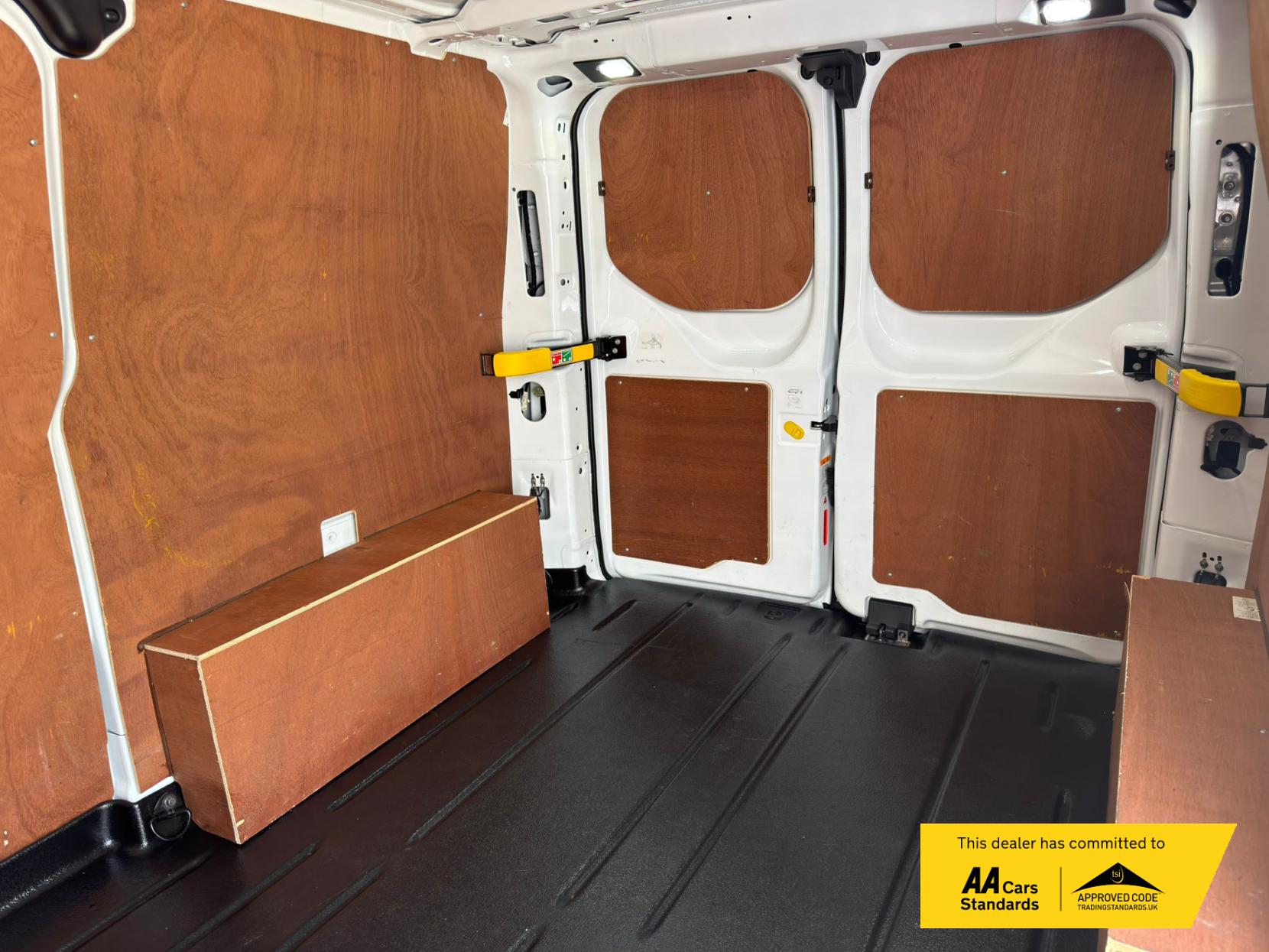 2022 Ford Transit Custom 2.0 300 EcoBlue Limited Panel Van 5dr Diesel Manual L1 H1 Euro 6 (s/s) (130 ps) - Thumbnail 26