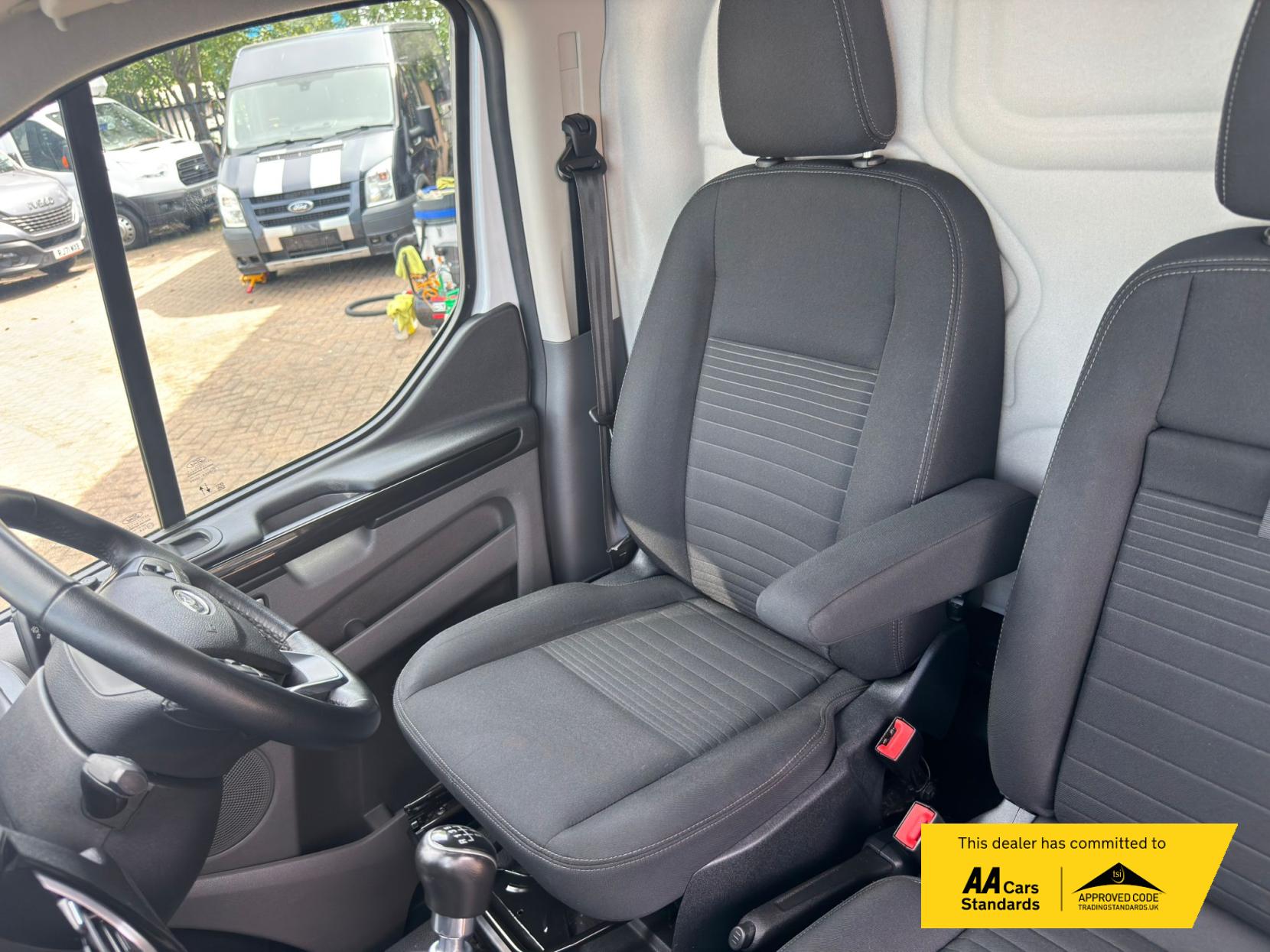 2022 Ford Transit Custom 2.0 300 EcoBlue Limited Panel Van 5dr Diesel Manual L1 H1 Euro 6 (s/s) (130 ps) - Thumbnail 54