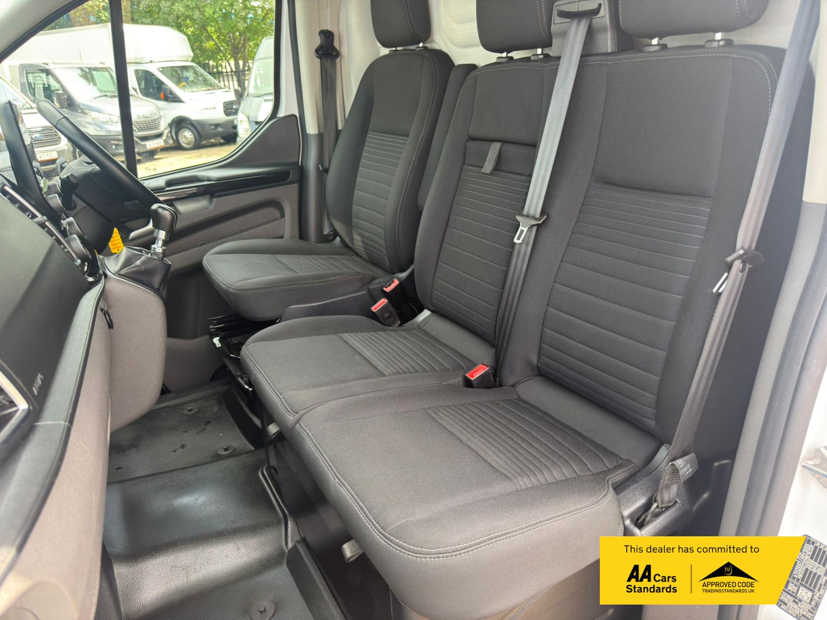 2022 Ford Transit Custom 2.0 300 EcoBlue Limited Panel Van 5dr Diesel Manual L1 H1 Euro 6 (s/s) (130 ps) - Thumbnail 50