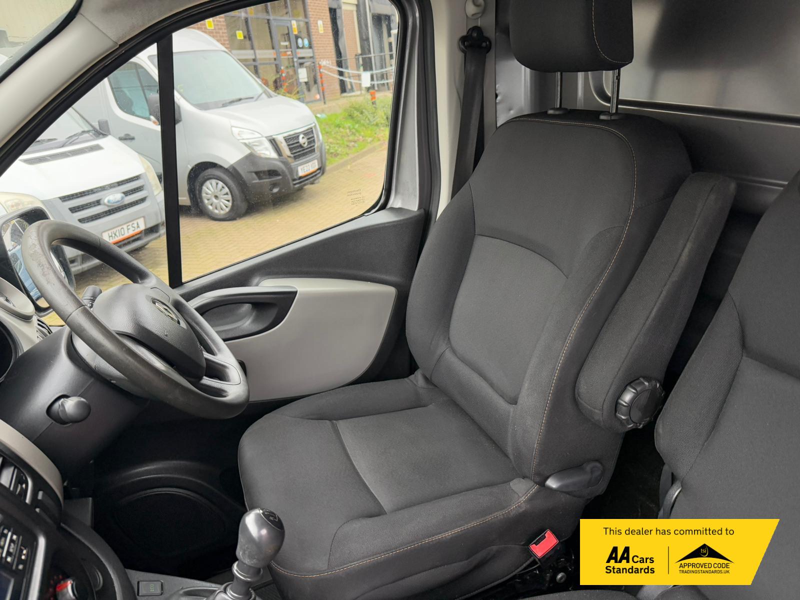 Renault Trafic 1.6 dCi 27 Business+ Panel Van 5dr Diesel Manual SWB Standard Roof Euro 6 (120 ps)