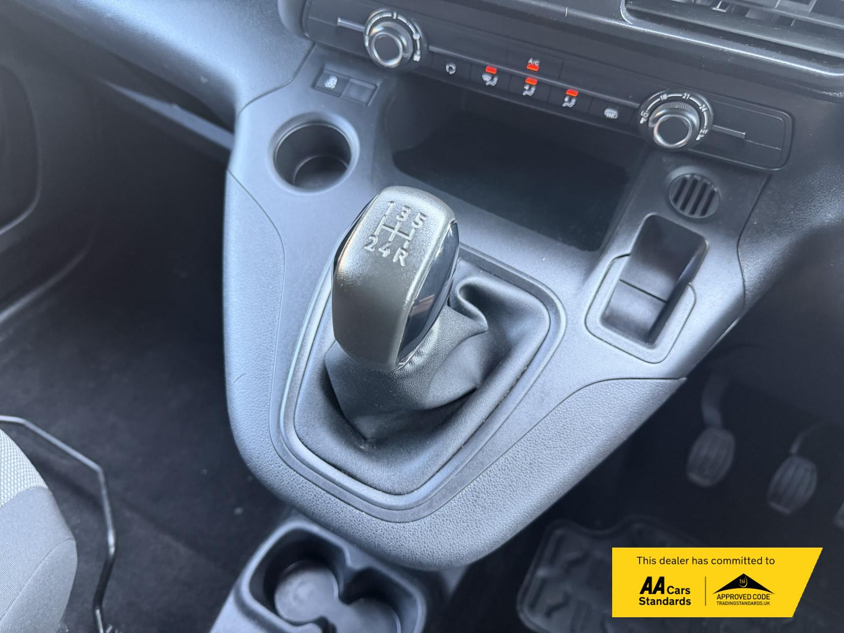 2020 Vauxhall Combo 1.5 Turbo D 2300 Sportive Panel Van 4dr Diesel Manual L2 H1 Euro 6 (s/s) (100 ps) - Thumbnail 21