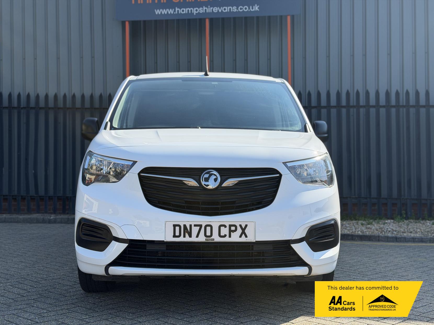 2020 Vauxhall Combo 1.5 Turbo D 2300 Sportive Panel Van 4dr Diesel Manual L2 H1 Euro 6 (s/s) (100 ps) - Thumbnail 10