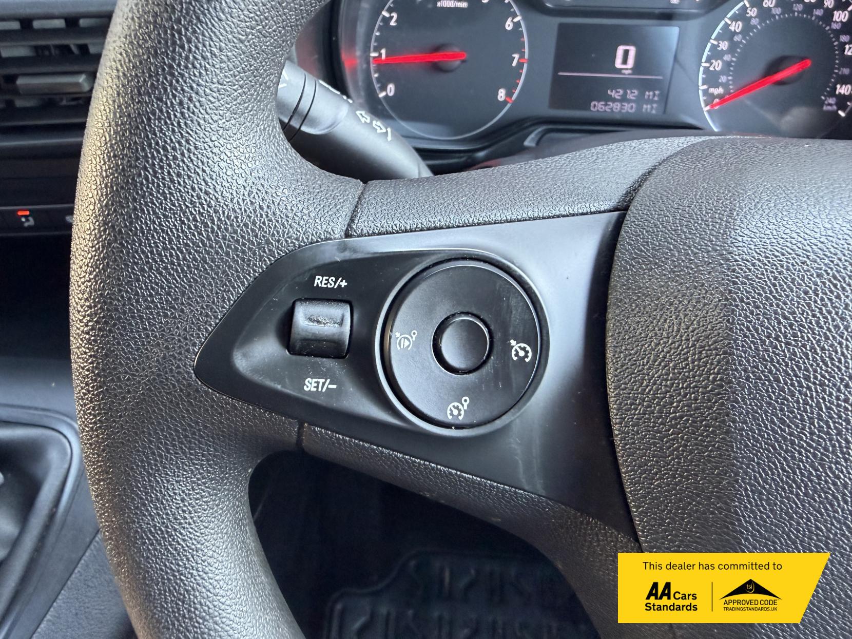 2020 Vauxhall Combo 1.5 Turbo D 2300 Sportive Panel Van 4dr Diesel Manual L2 H1 Euro 6 (s/s) (100 ps) - Thumbnail 27