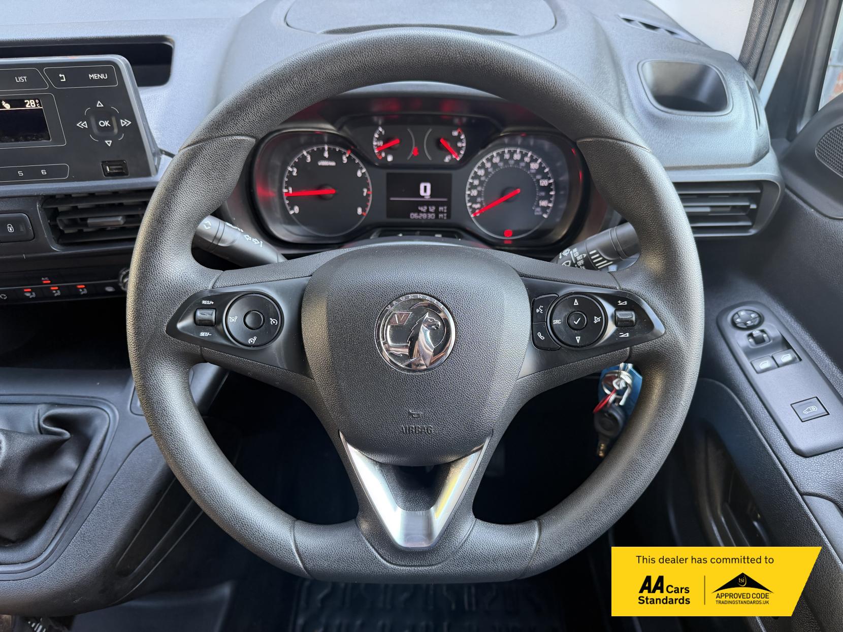 2020 Vauxhall Combo 1.5 Turbo D 2300 Sportive Panel Van 4dr Diesel Manual L2 H1 Euro 6 (s/s) (100 ps) - Thumbnail 12