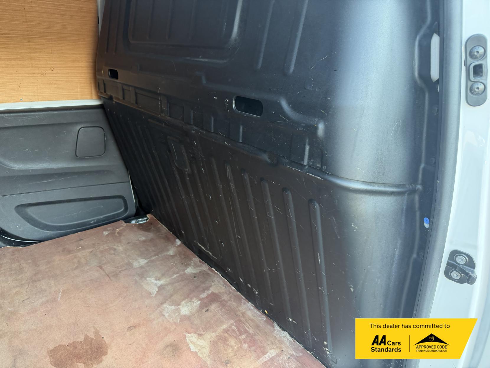 2020 Vauxhall Combo 1.5 Turbo D 2300 Sportive Panel Van 4dr Diesel Manual L2 H1 Euro 6 (s/s) (100 ps) - Thumbnail 14