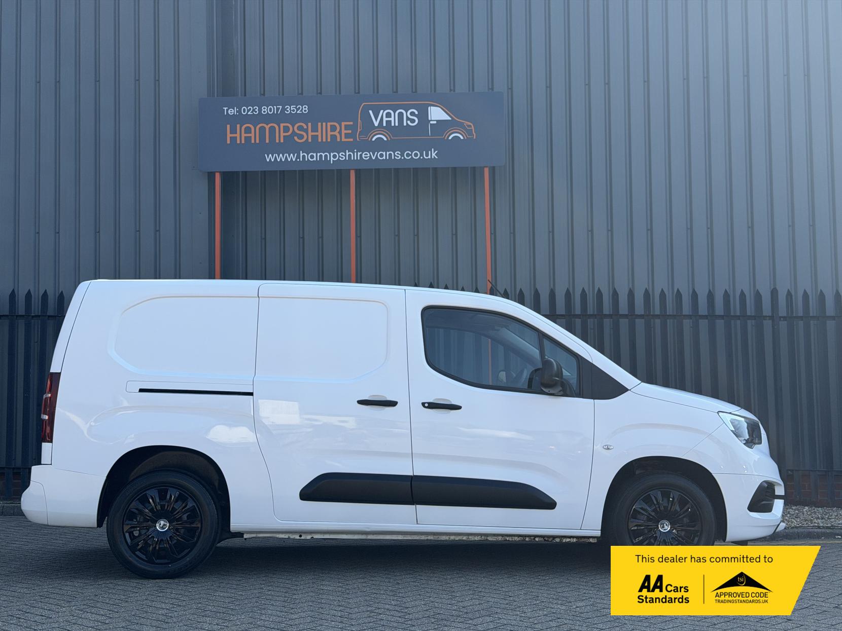 2020 Vauxhall Combo 1.5 Turbo D 2300 Sportive Panel Van 4dr Diesel Manual L2 H1 Euro 6 (s/s) (100 ps) - Thumbnail 8