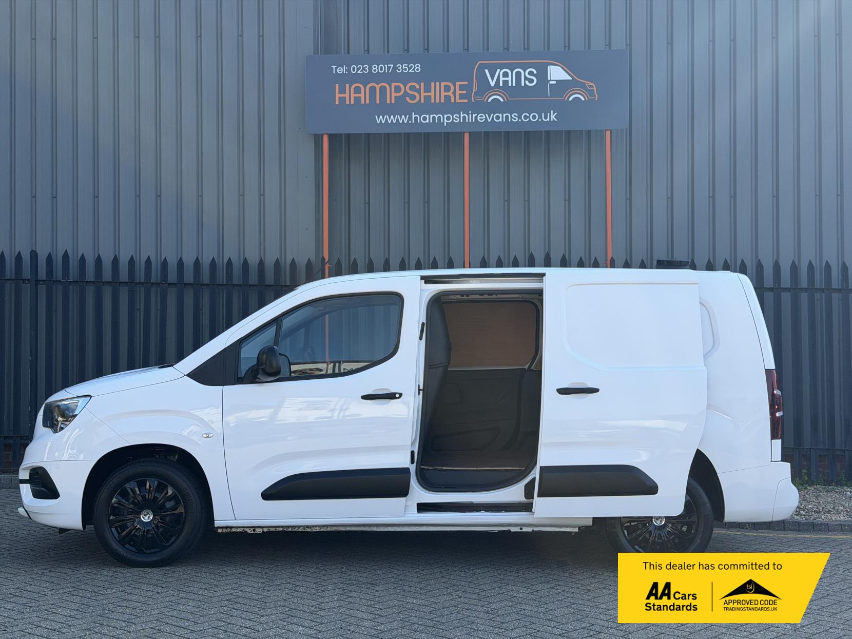 2020 Vauxhall Combo 1.5 Turbo D 2300 Sportive Panel Van 4dr Diesel Manual L2 H1 Euro 6 (s/s) (100 ps) - Thumbnail 7