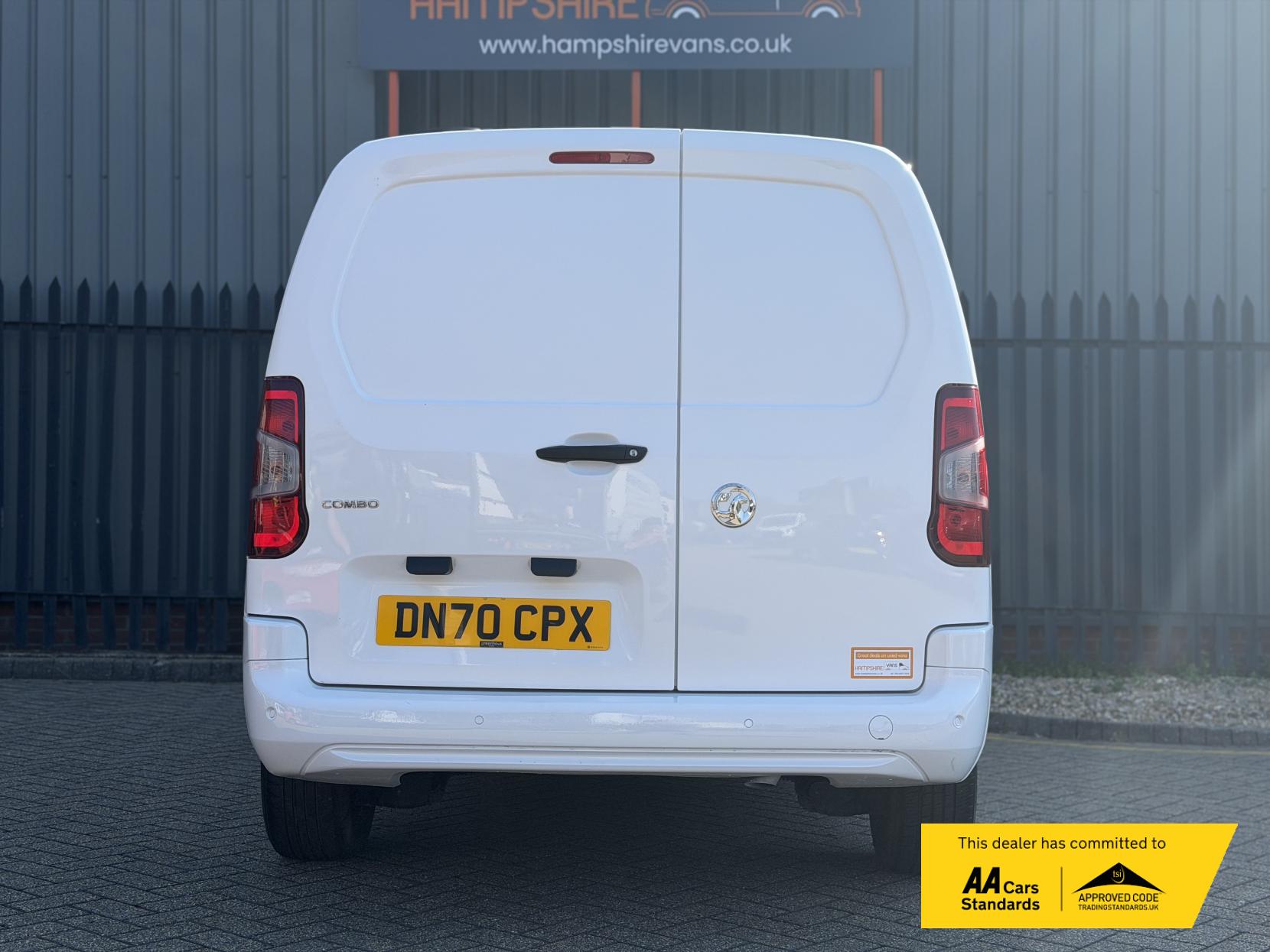 2020 Vauxhall Combo 1.5 Turbo D 2300 Sportive Panel Van 4dr Diesel Manual L2 H1 Euro 6 (s/s) (100 ps) - Thumbnail 9