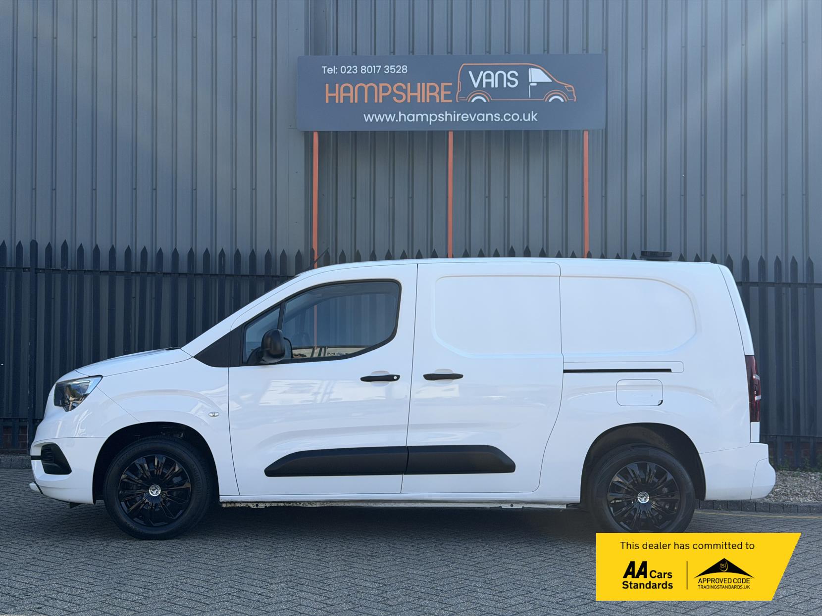 2020 Vauxhall Combo 1.5 Turbo D 2300 Sportive Panel Van 4dr Diesel Manual L2 H1 Euro 6 (s/s) (100 ps) - Thumbnail 5