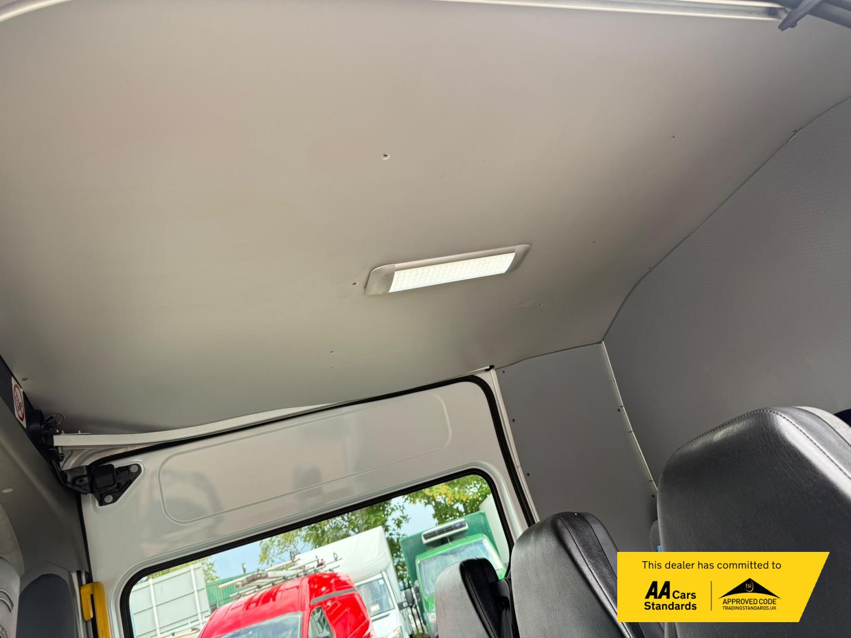 2016 Renault Master 2.3 dCi ENERGY 35 Business Combi Van Double Cab 5dr Diesel Manual FWD MWB Medium Roof Euro 6 (s/s) (9 Seat) (145 ps) - Thumbnail 44