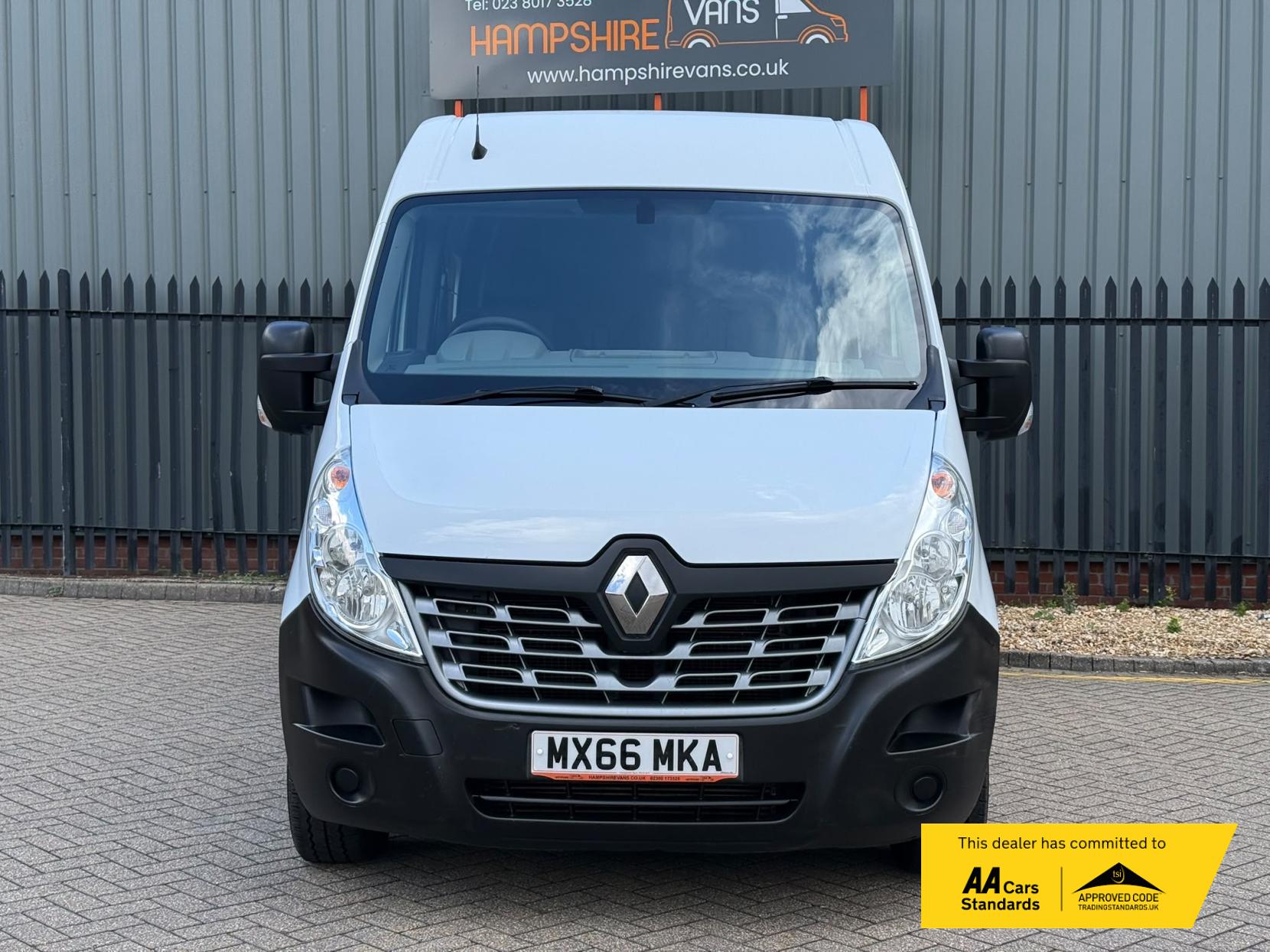 2016 Renault Master 2.3 dCi ENERGY 35 Business Combi Van Double Cab 5dr Diesel Manual FWD MWB Medium Roof Euro 6 (s/s) (9 Seat) (145 ps) - Thumbnail 16