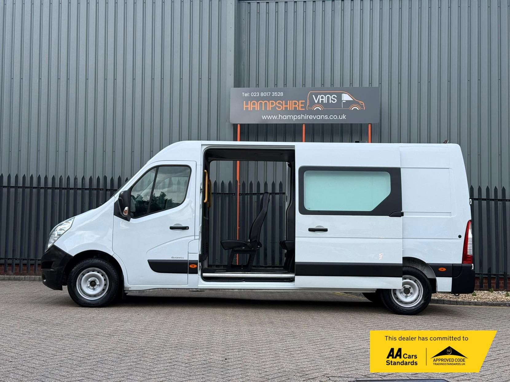 2016 Renault Master 2.3 dCi ENERGY 35 Business Combi Van Double Cab 5dr Diesel Manual FWD MWB Medium Roof Euro 6 (s/s) (9 Seat) (145 ps) - Thumbnail 6