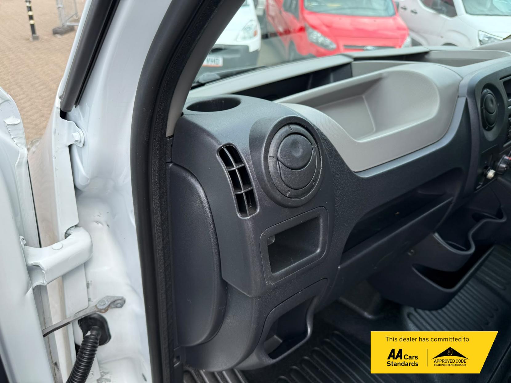 2016 Renault Master 2.3 dCi ENERGY 35 Business Combi Van Double Cab 5dr Diesel Manual FWD MWB Medium Roof Euro 6 (s/s) (9 Seat) (145 ps) - Thumbnail 30