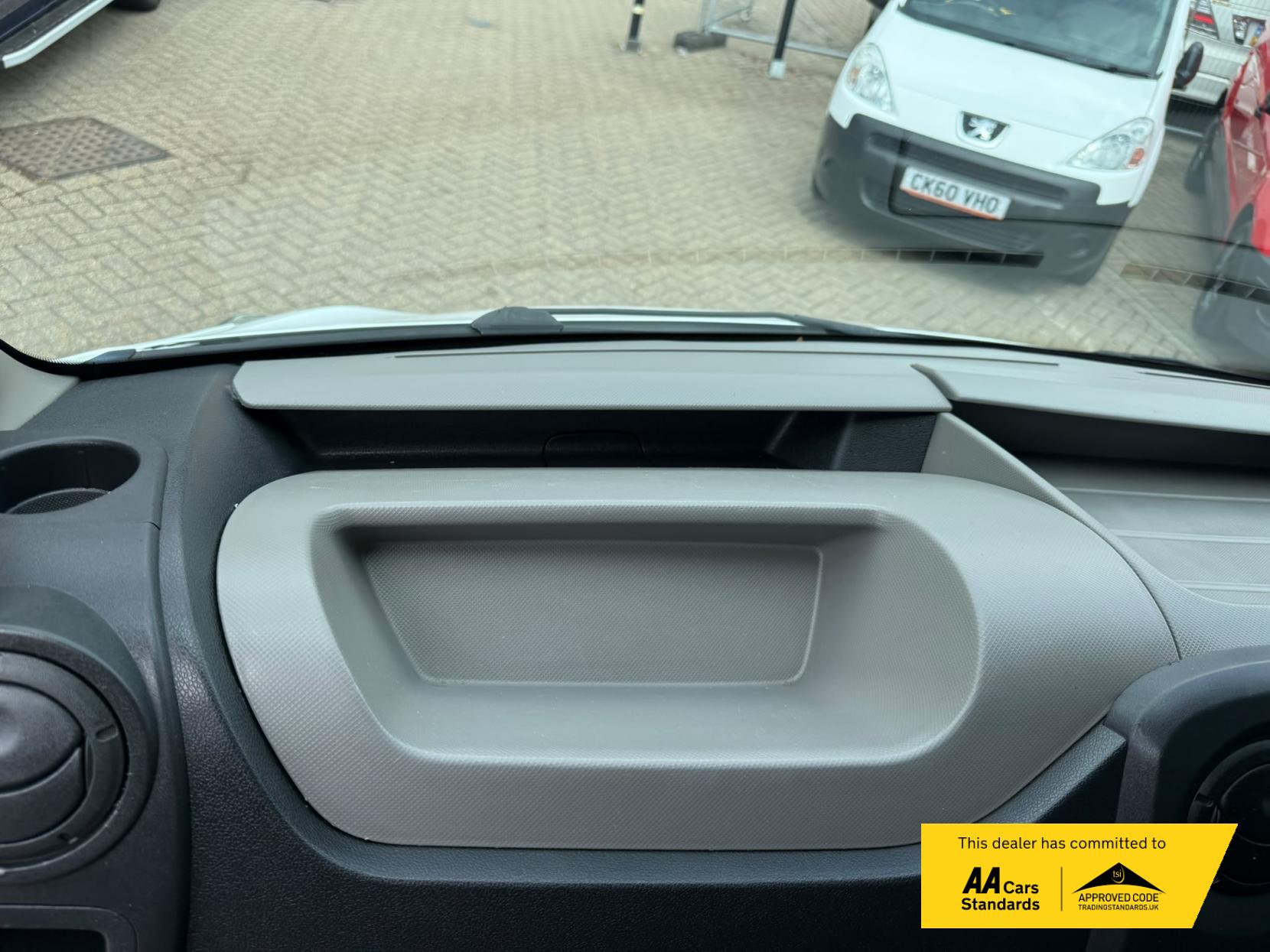 2016 Renault Master 2.3 dCi ENERGY 35 Business Combi Van Double Cab 5dr Diesel Manual FWD MWB Medium Roof Euro 6 (s/s) (9 Seat) (145 ps) - Thumbnail 46