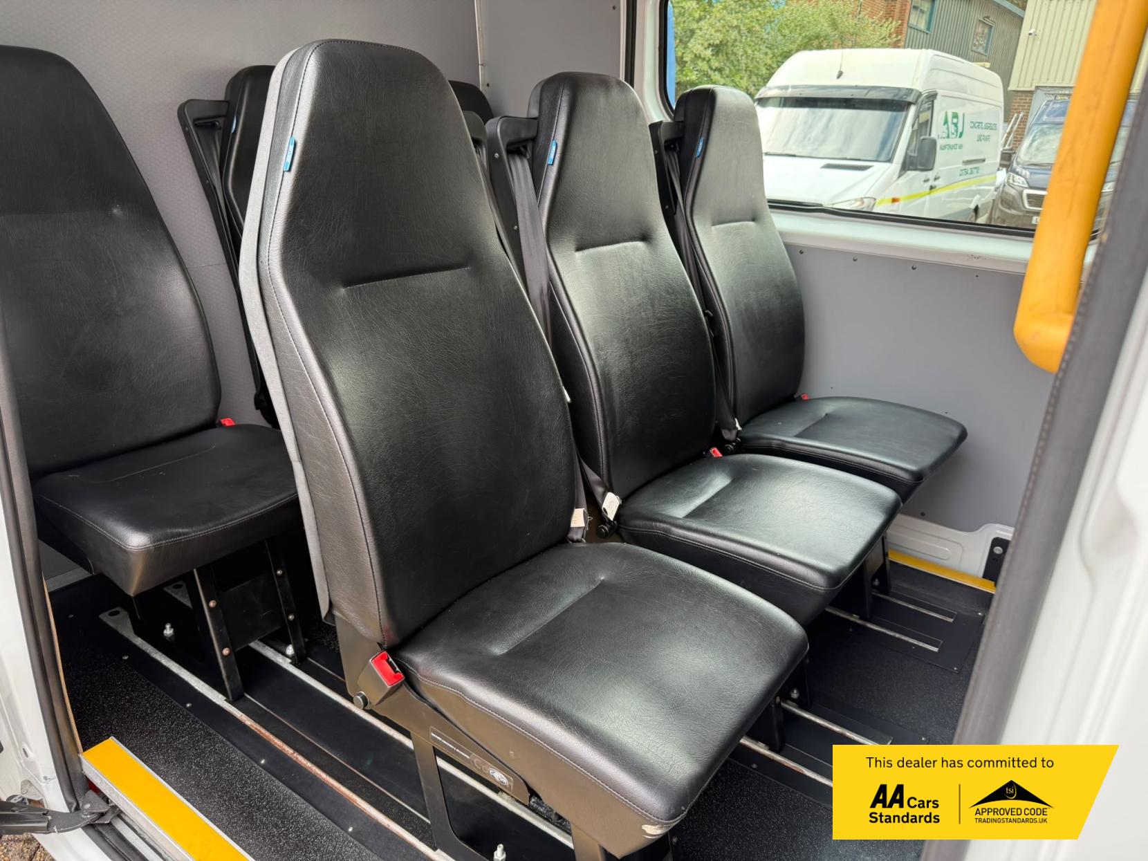 2016 Renault Master 2.3 dCi ENERGY 35 Business Combi Van Double Cab 5dr Diesel Manual FWD MWB Medium Roof Euro 6 (s/s) (9 Seat) (145 ps) - Thumbnail 12