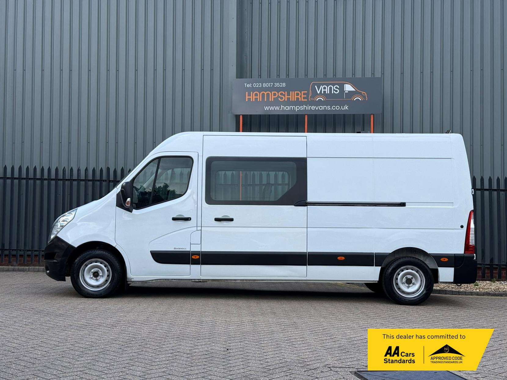 2016 Renault Master 2.3 dCi ENERGY 35 Business Combi Van Double Cab 5dr Diesel Manual FWD MWB Medium Roof Euro 6 (s/s) (9 Seat) (145 ps) - Thumbnail 5