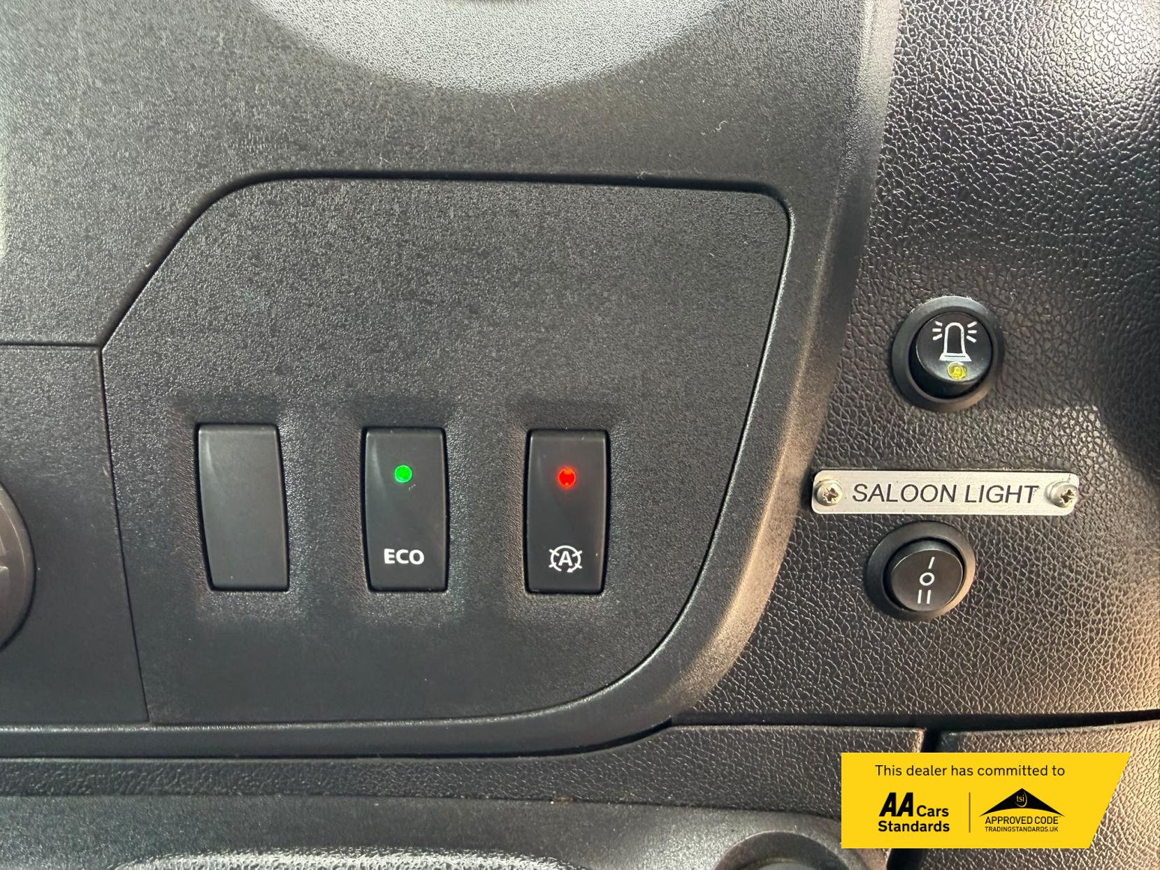 2016 Renault Master 2.3 dCi ENERGY 35 Business Combi Van Double Cab 5dr Diesel Manual FWD MWB Medium Roof Euro 6 (s/s) (9 Seat) (145 ps) - Thumbnail 49