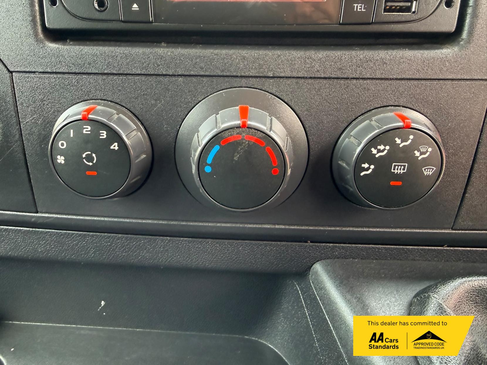 2016 Renault Master 2.3 dCi ENERGY 35 Business Combi Van Double Cab 5dr Diesel Manual FWD MWB Medium Roof Euro 6 (s/s) (9 Seat) (145 ps) - Thumbnail 33