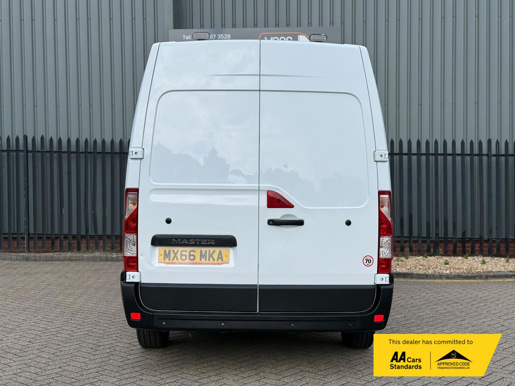 2016 Renault Master 2.3 dCi ENERGY 35 Business Combi Van Double Cab 5dr Diesel Manual FWD MWB Medium Roof Euro 6 (s/s) (9 Seat) (145 ps) - Thumbnail 17