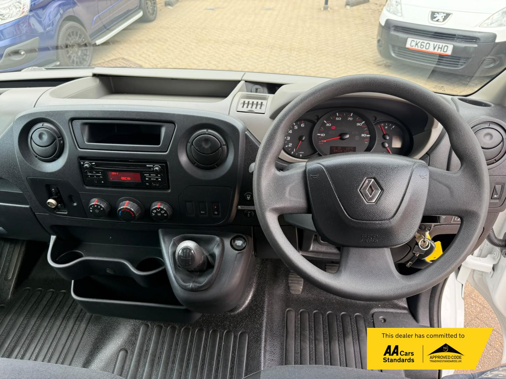 2016 Renault Master 2.3 dCi ENERGY 35 Business Combi Van Double Cab 5dr Diesel Manual FWD MWB Medium Roof Euro 6 (s/s) (9 Seat) (145 ps) - Thumbnail 38