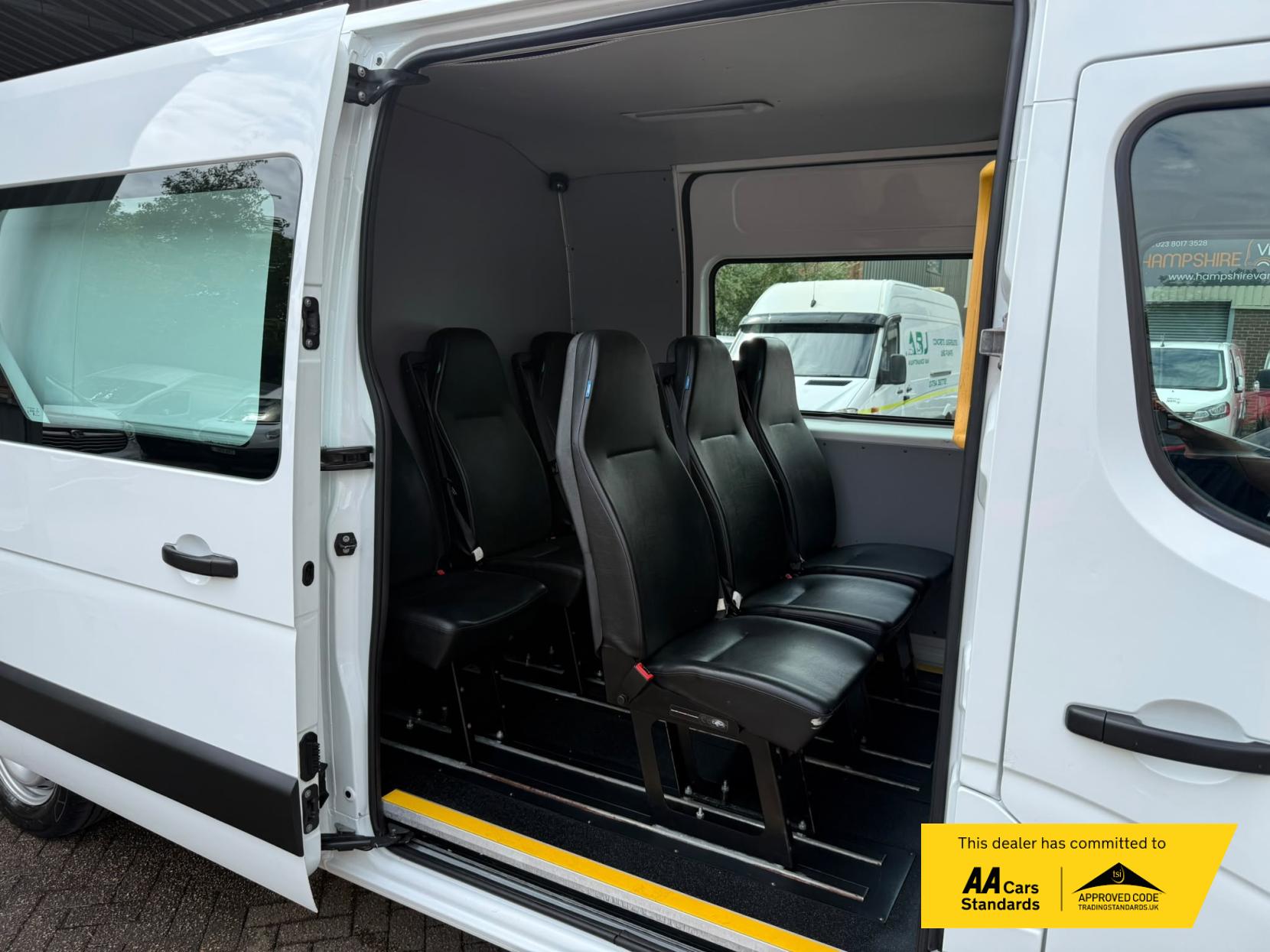 2016 Renault Master 2.3 dCi ENERGY 35 Business Combi Van Double Cab 5dr Diesel Manual FWD MWB Medium Roof Euro 6 (s/s) (9 Seat) (145 ps) - Thumbnail 7